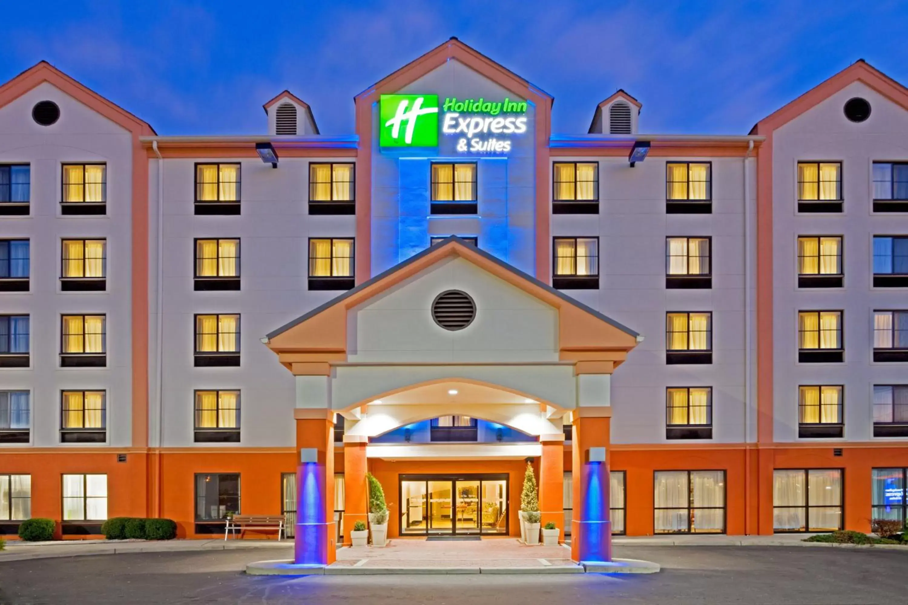 Property Building in Holiday Inn Express Hotel & Suites Meadowlands Area, an IHG Hotel