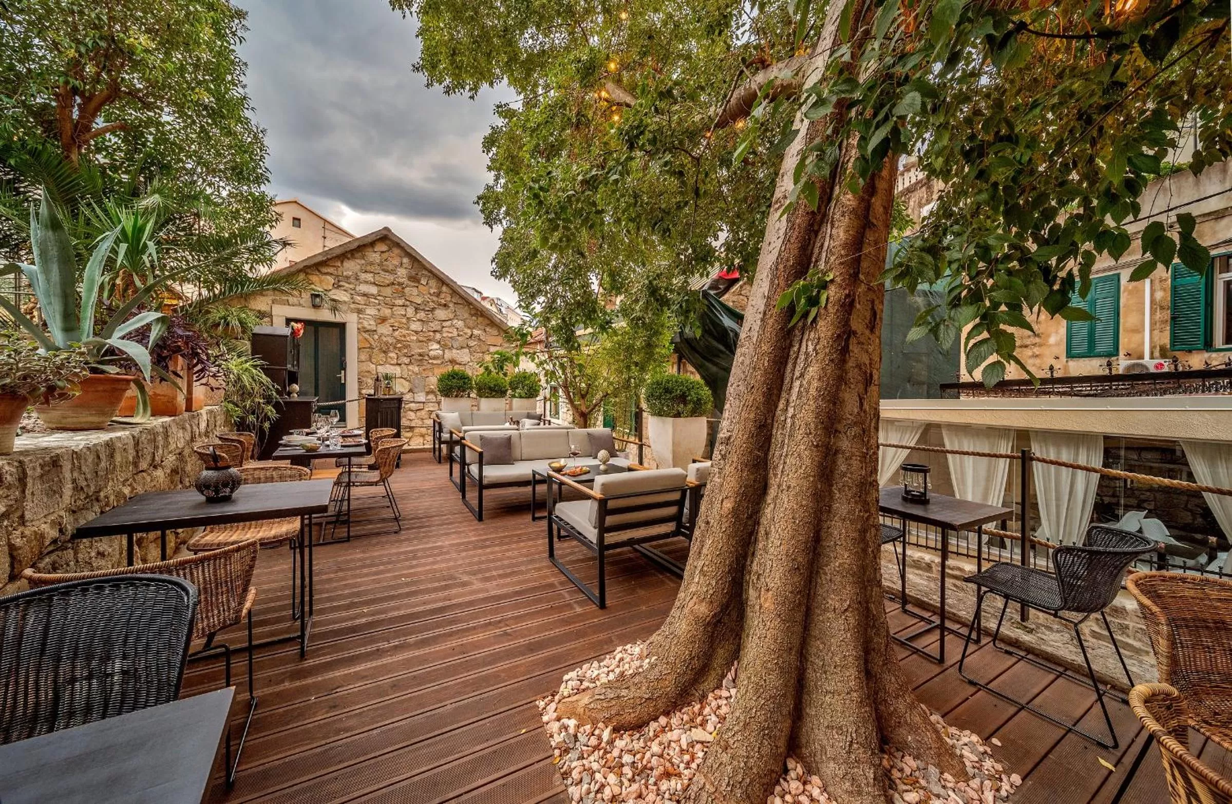 Restaurant/places to eat in Heritage Hotel 19