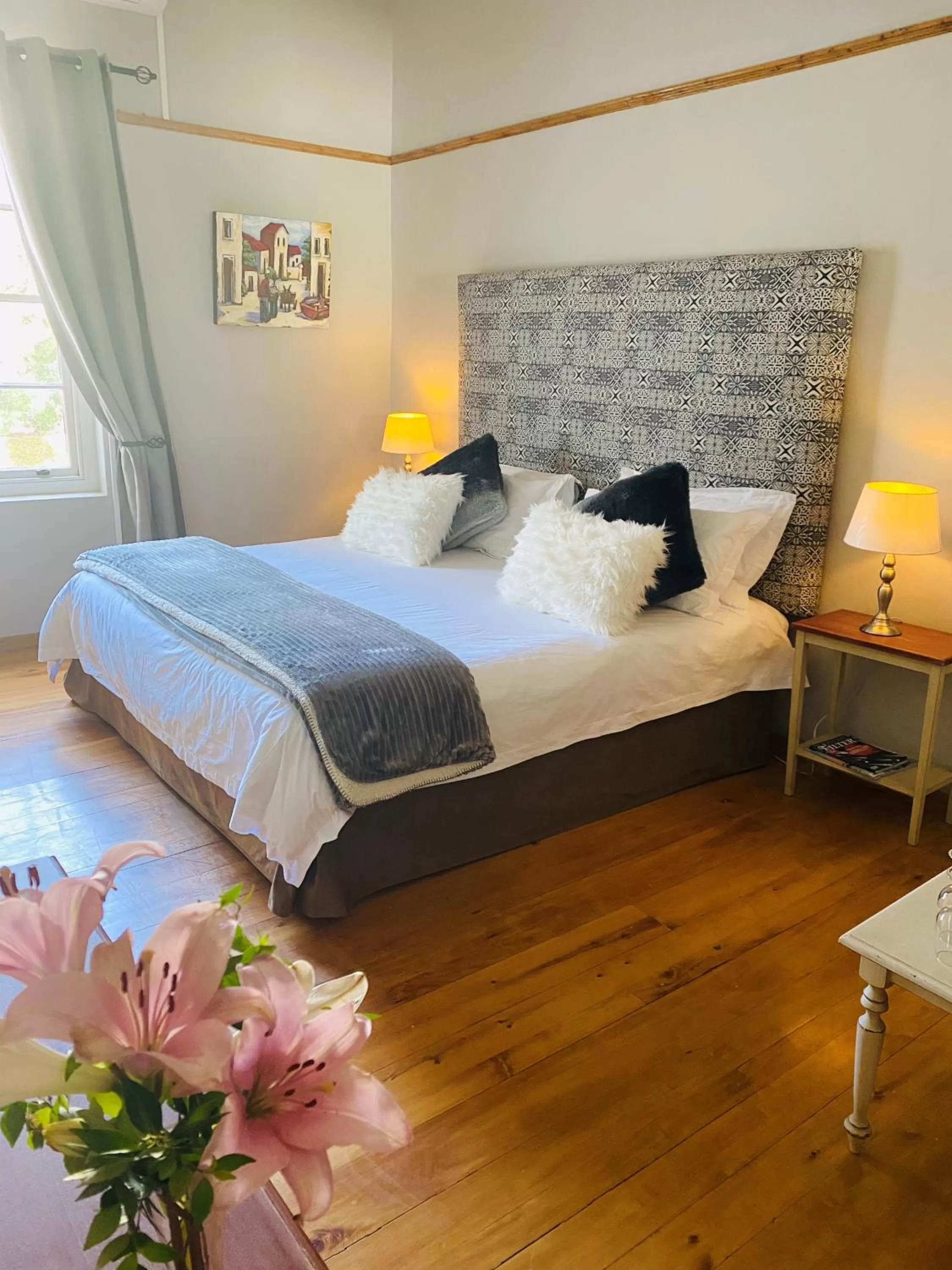 Shower, Bed in Mimosa Lodge