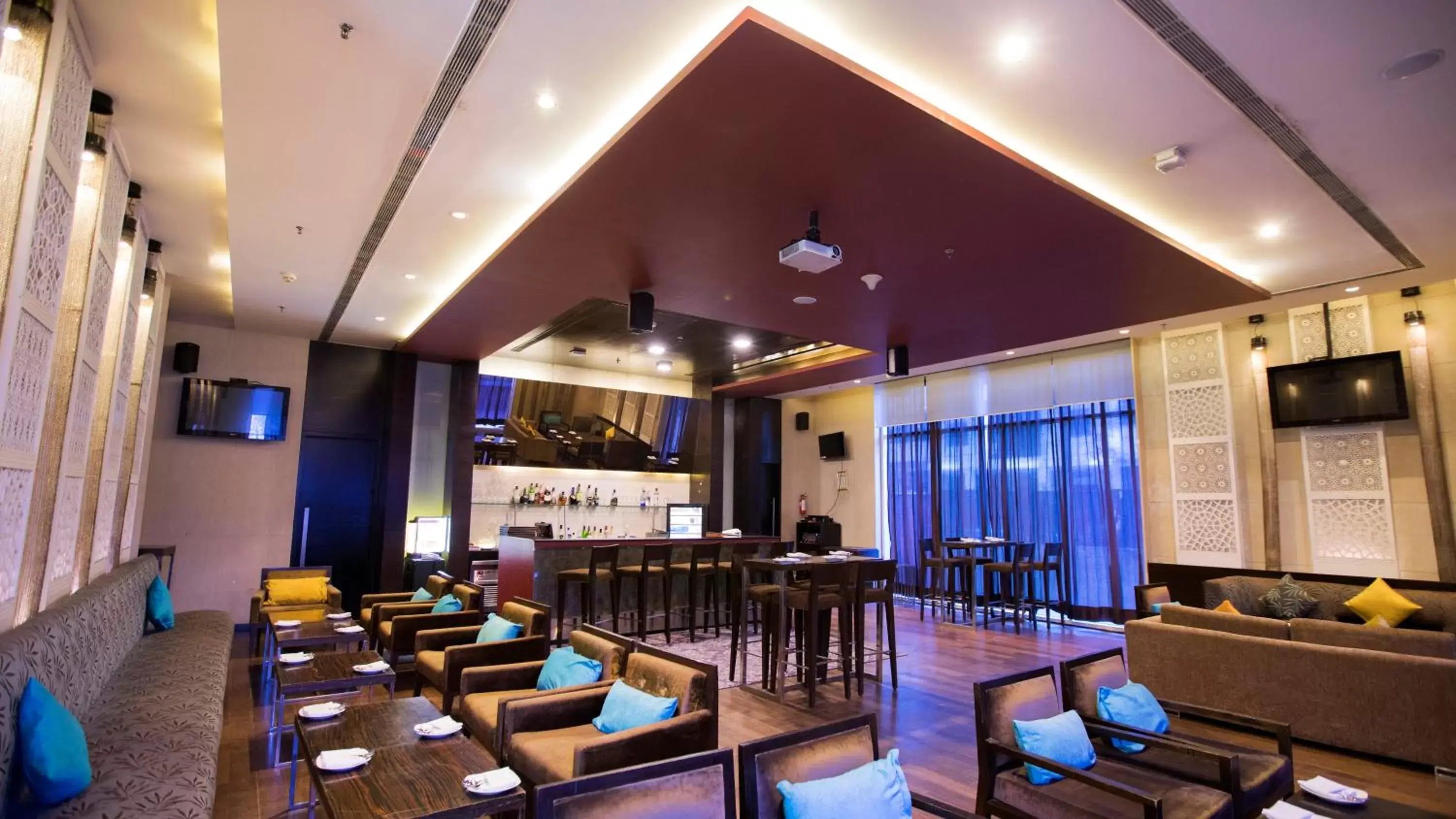 Lounge or bar, Lounge/Bar in Hotel Royal Orchid Jaipur, 3 Kms to Airport