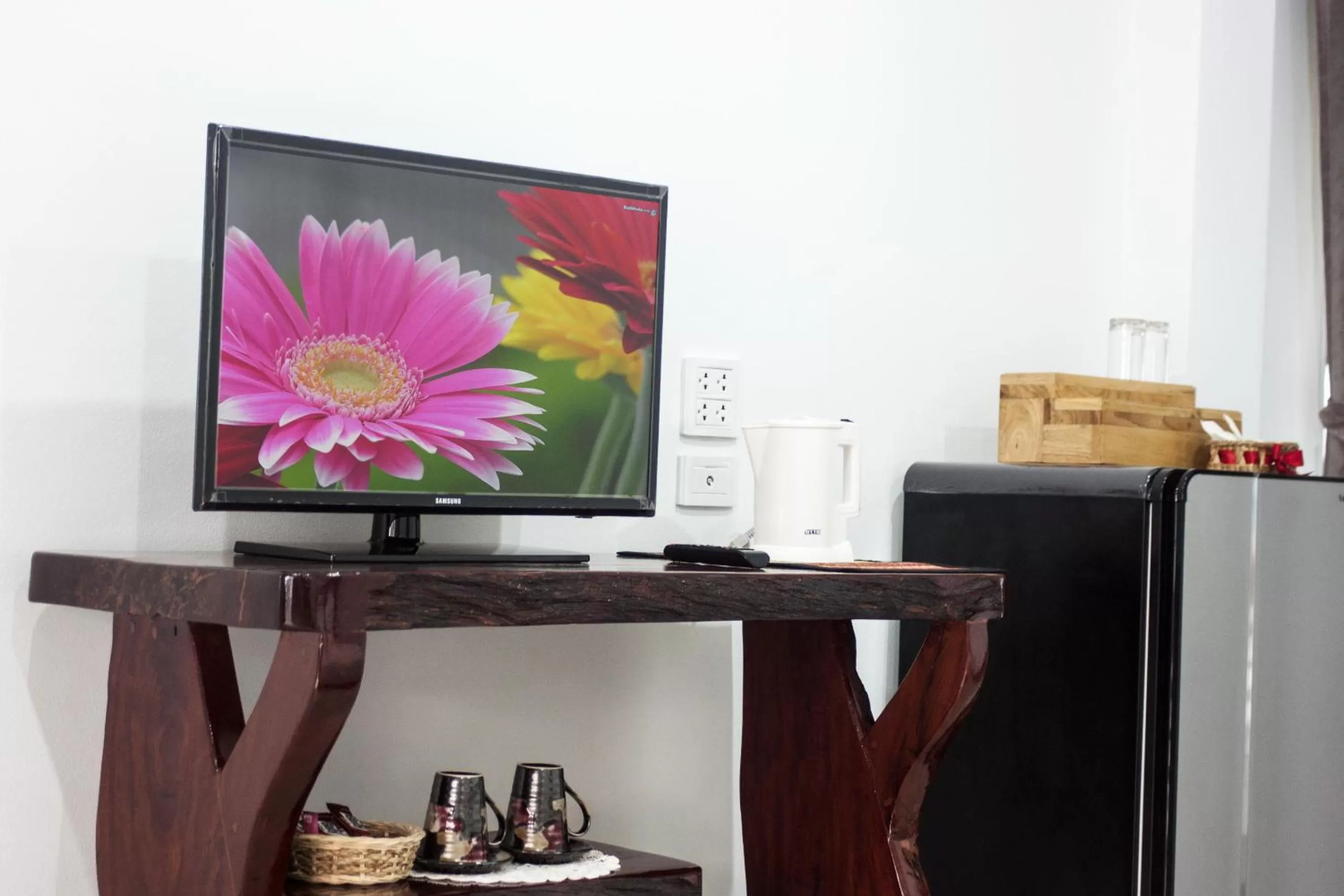 TV and multimedia in Baan Opun Garden Resort