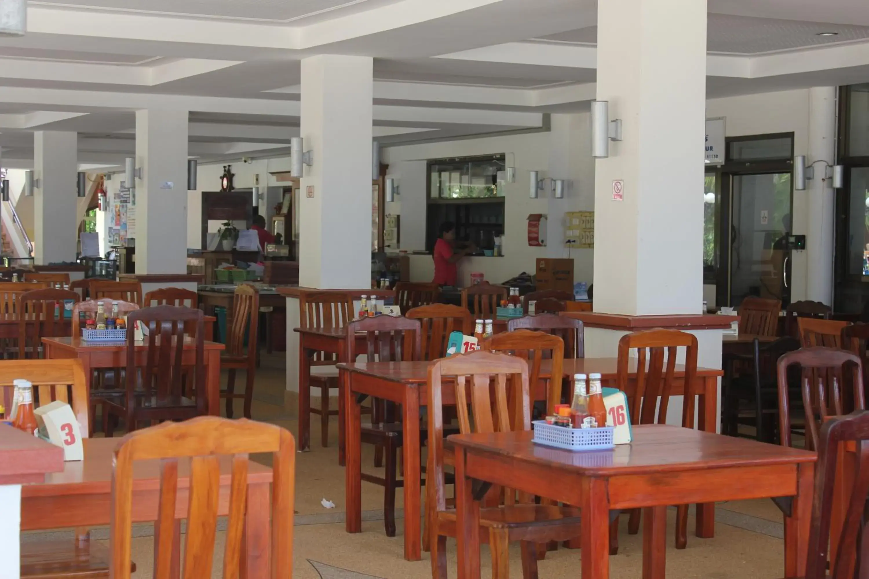 Restaurant/Places to Eat in D.R. Lanta Bay Resort