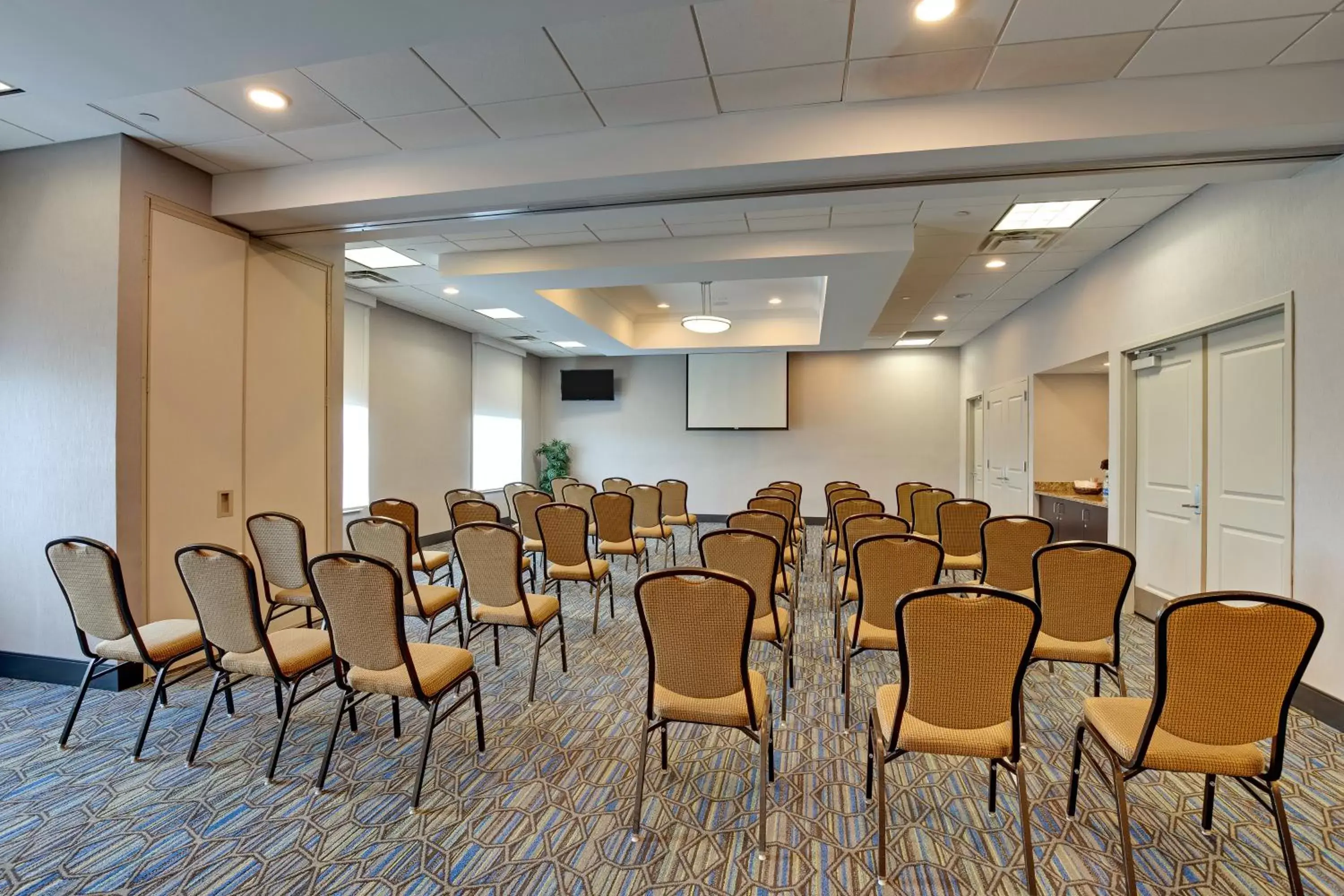 Meeting/conference room in Holiday Inn Express Nashville-Opryland, an IHG Hotel