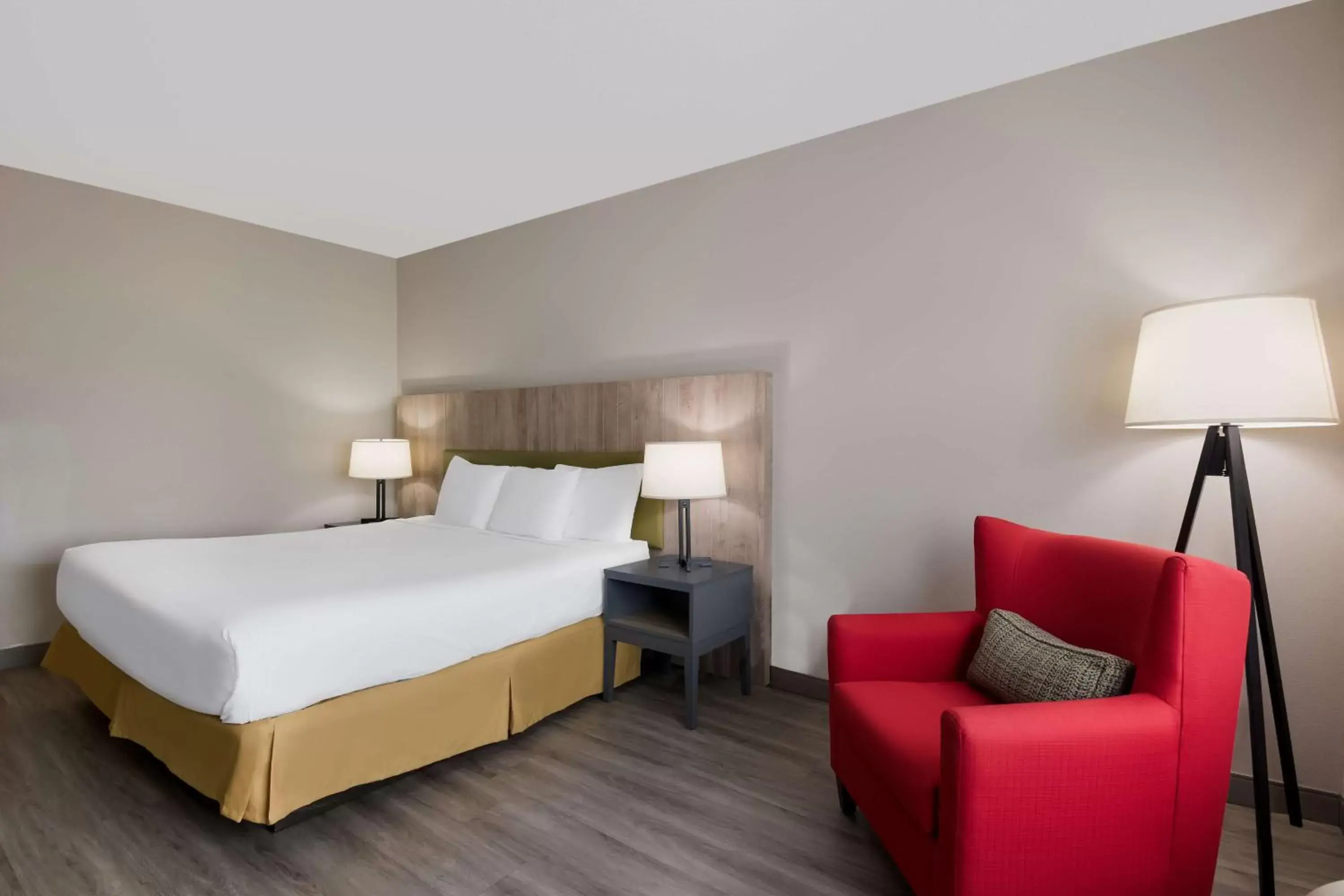 Bedroom in Country Inn & Suites by Radisson, Harrisburg Northeast (Hershey), PA
