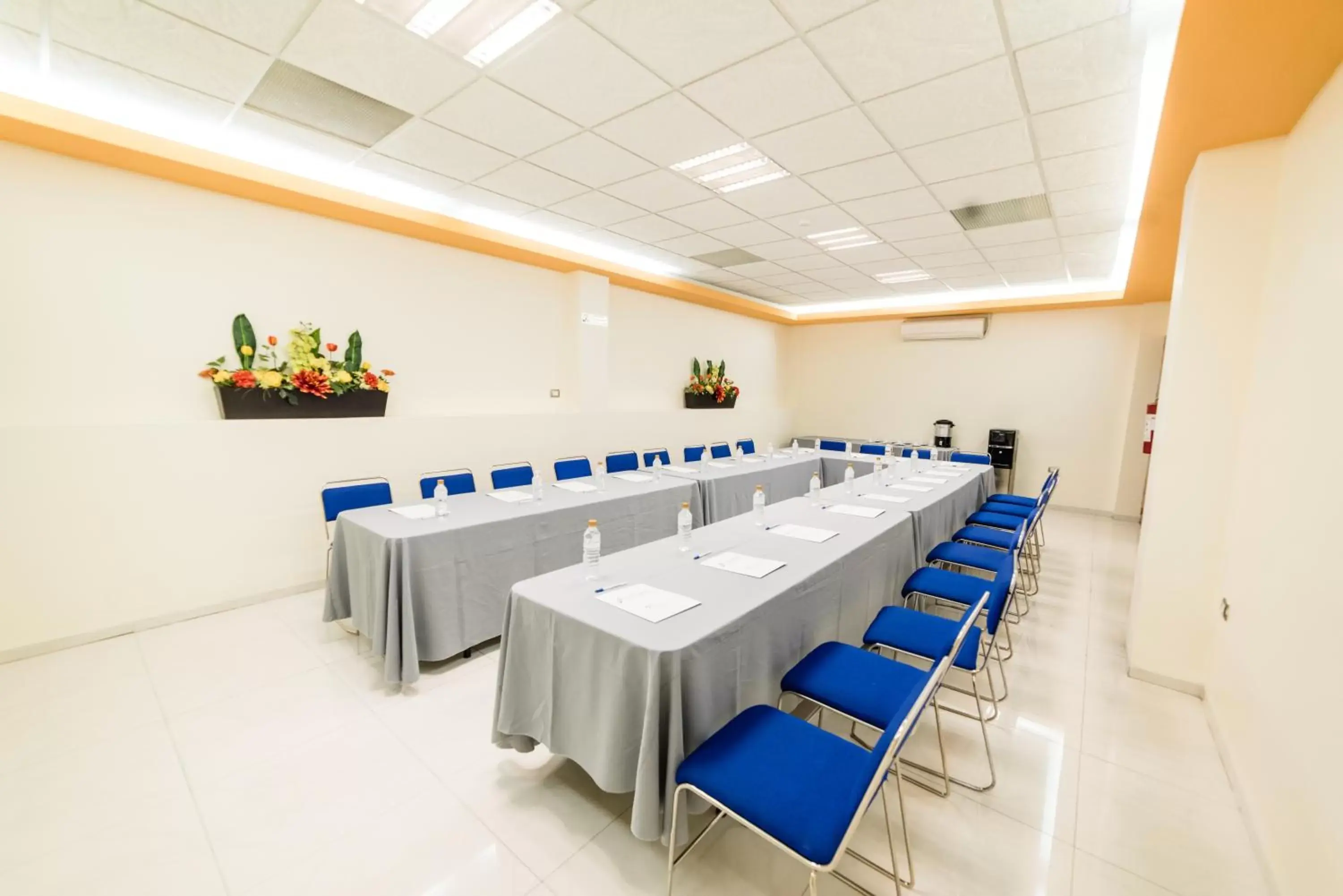 Business facilities in Hotel Elizabeth Central