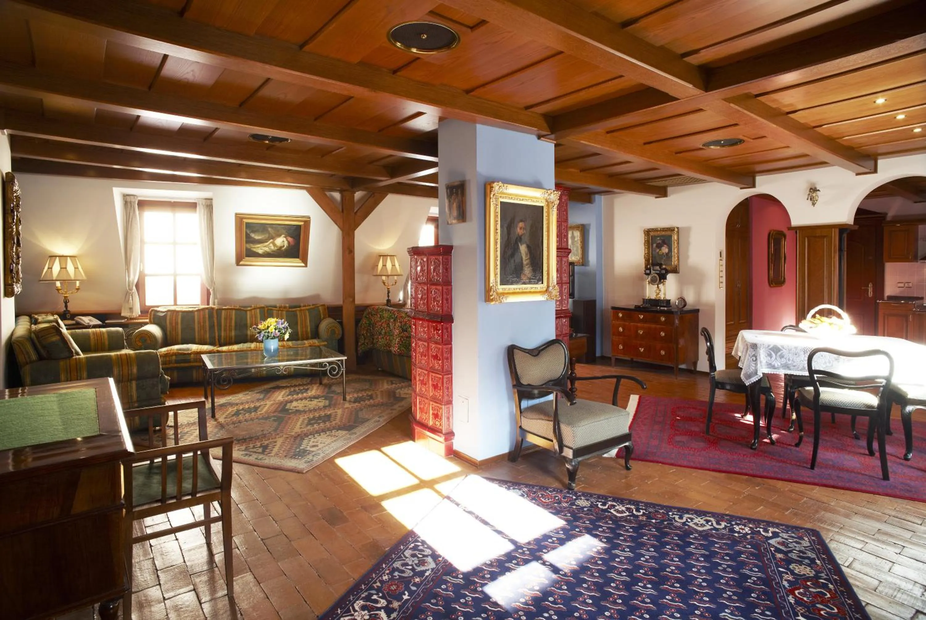 Photo of the whole room in Royal Ricc