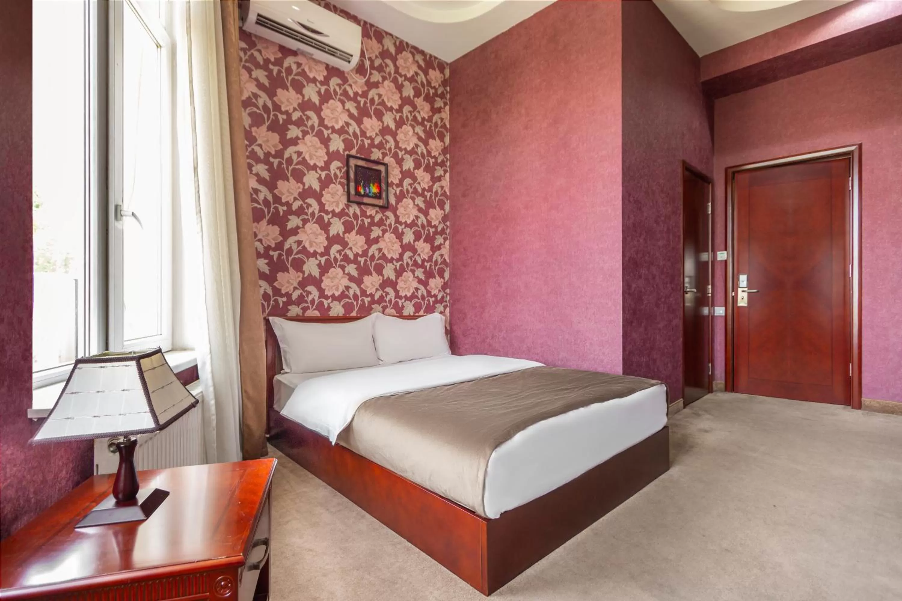 Shower, Bed in Margo Palace Hotel