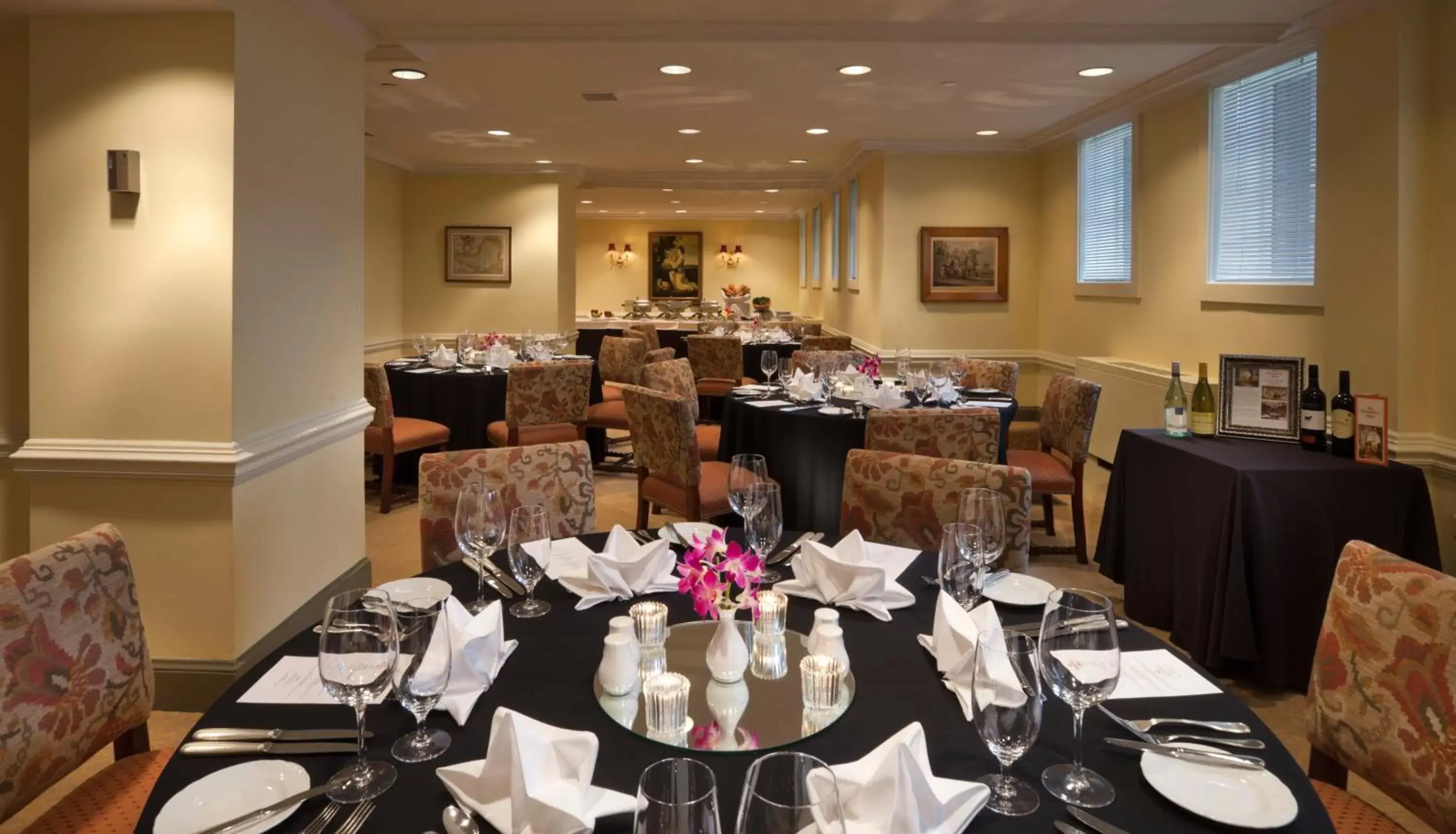 Banquet/Function facilities, Restaurant/Places to Eat in Henley Park Hotel