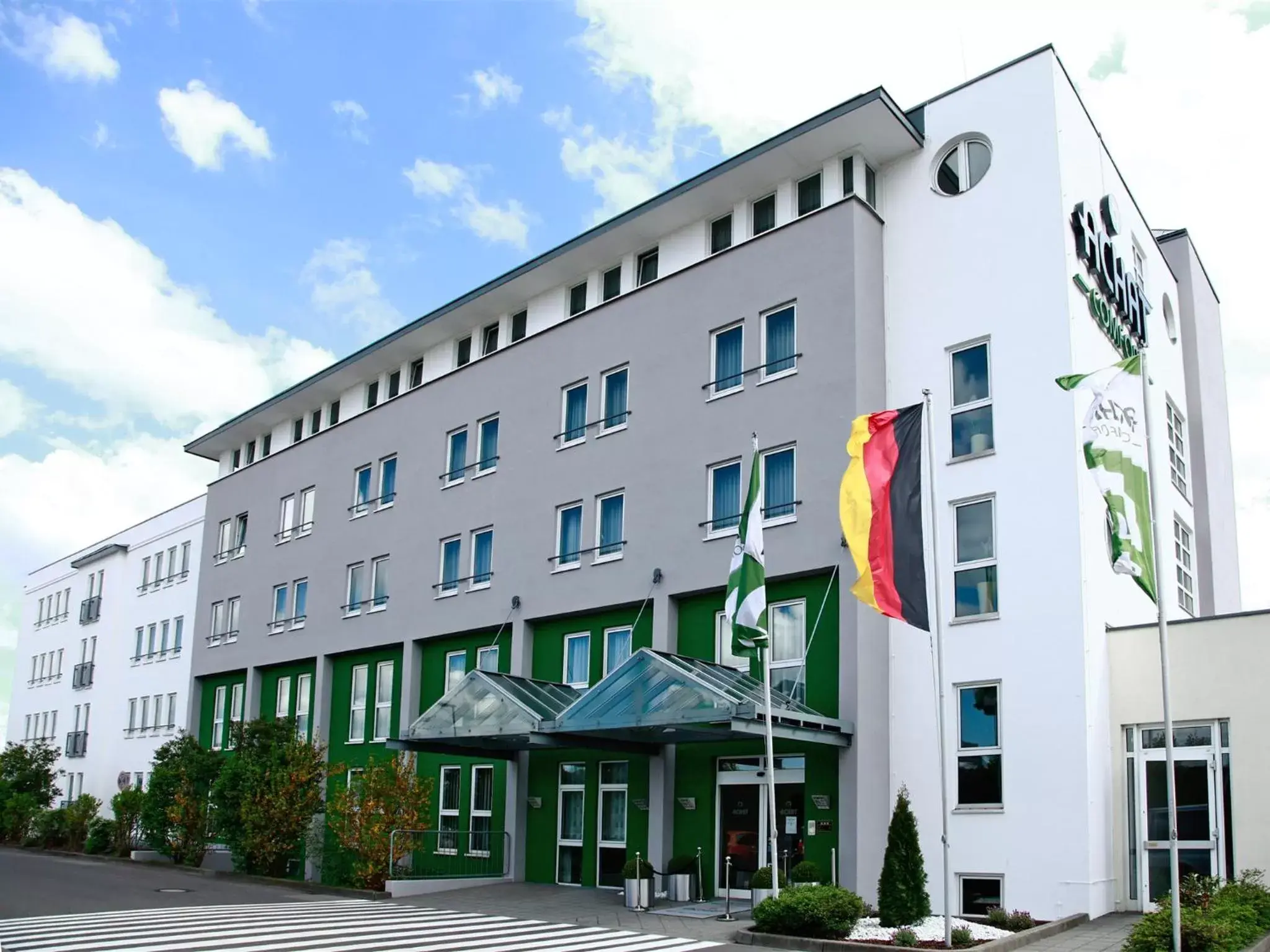 Facade/entrance, Property Building in ACHAT Hotel Hockenheim