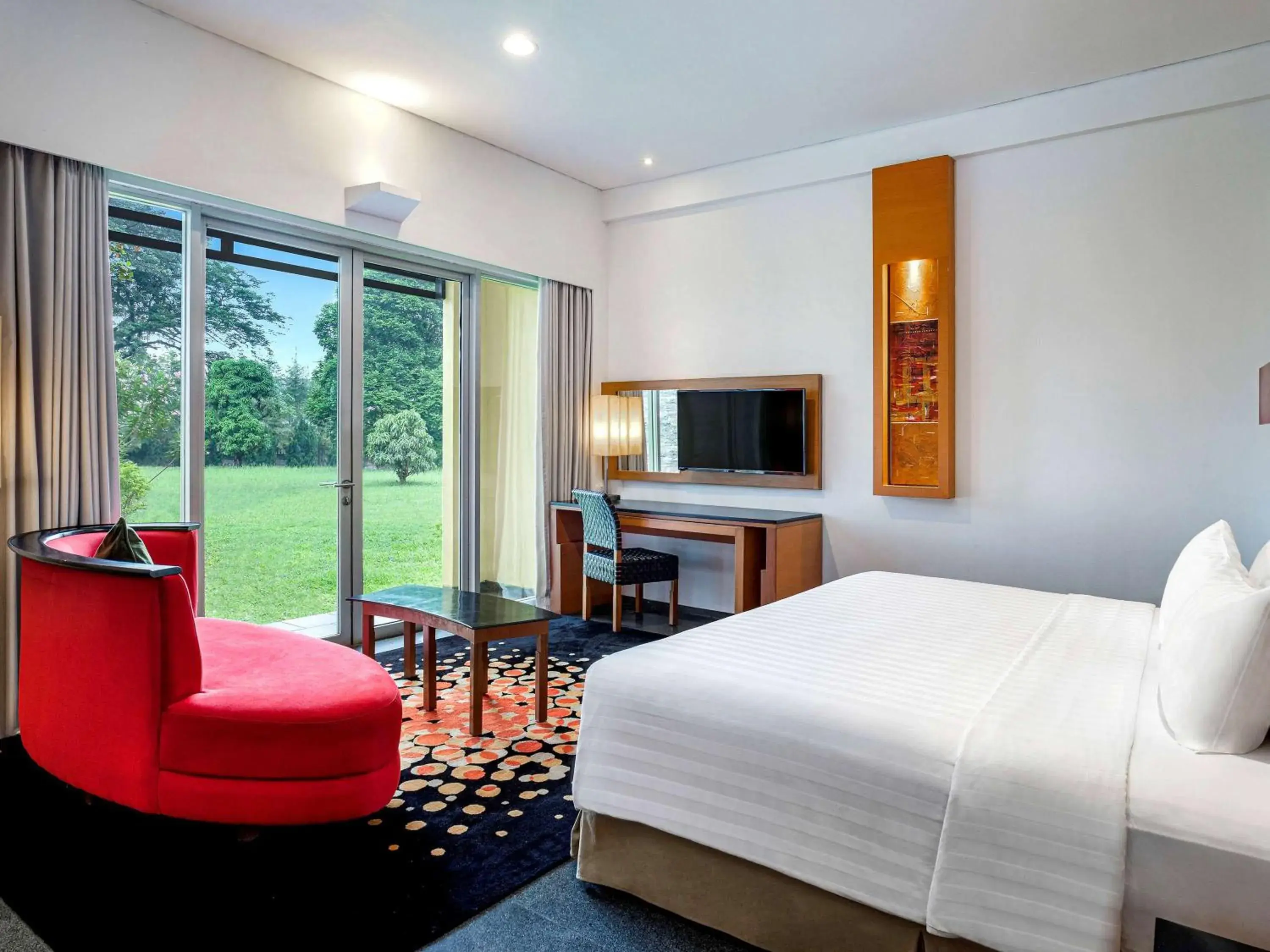 Bedroom in Novotel Palembang Hotel