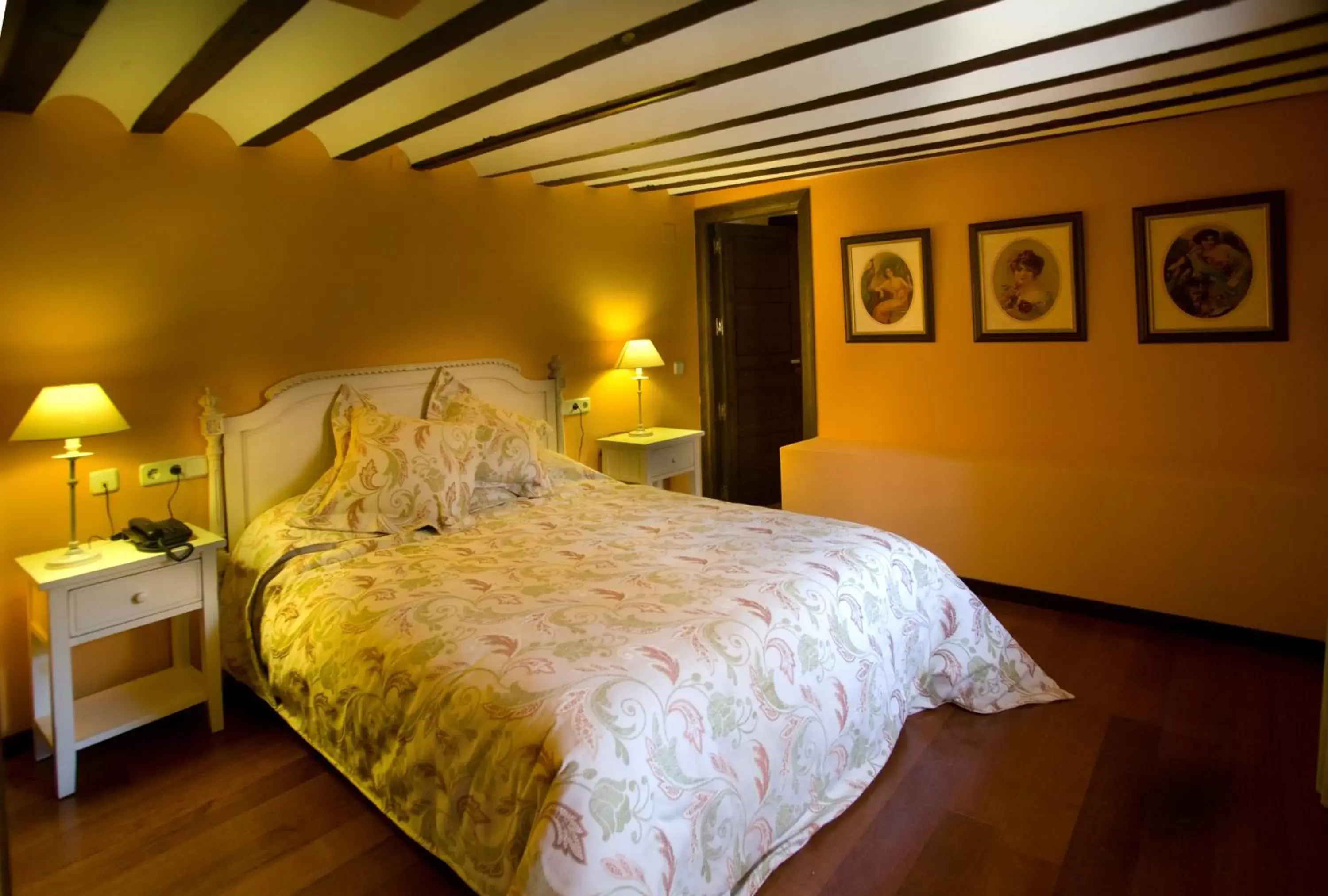Photo of the whole room, Bed in Hotel Spa La Casa Del Convento