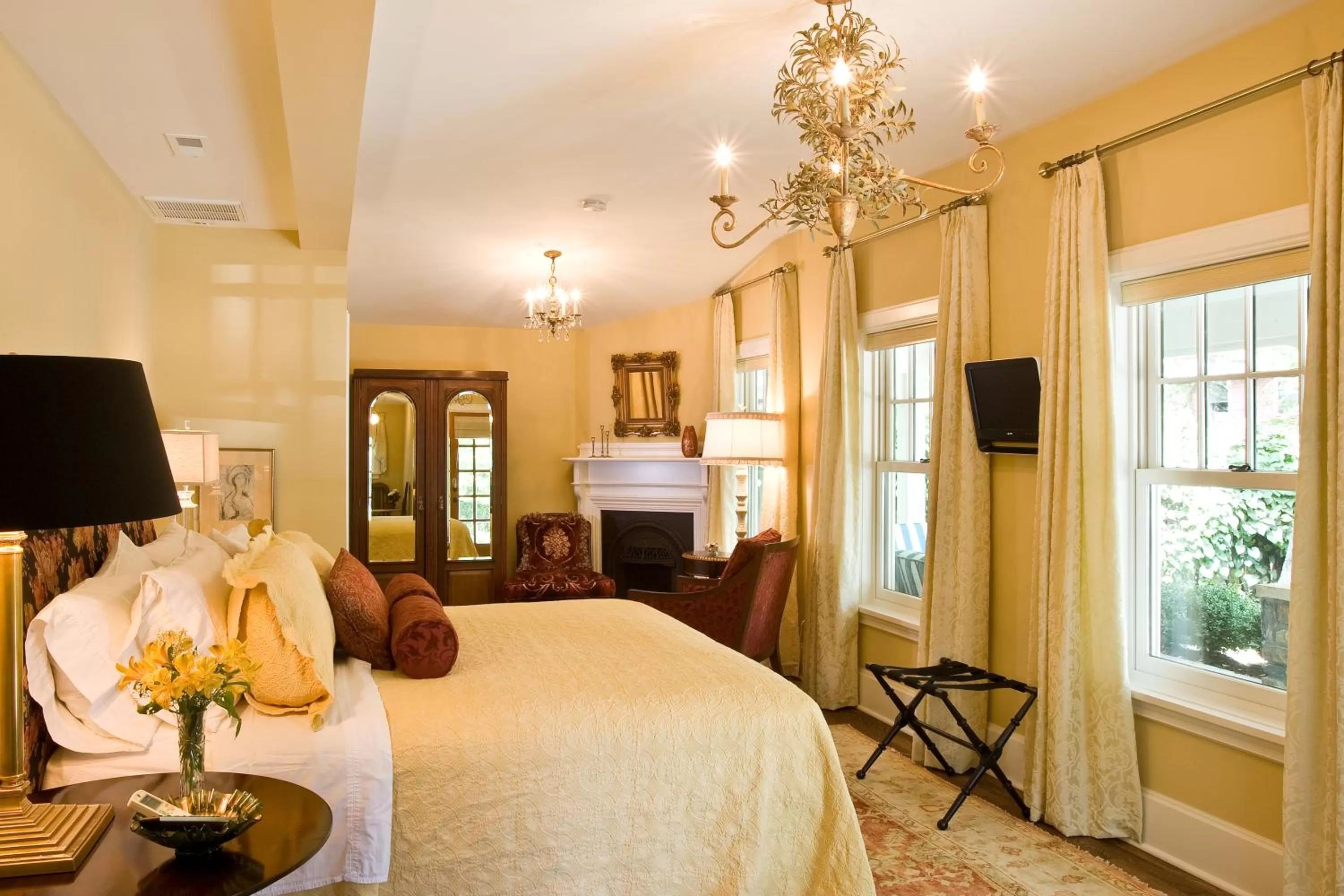 The Magnolia Suite in Black Walnut B&B Inn