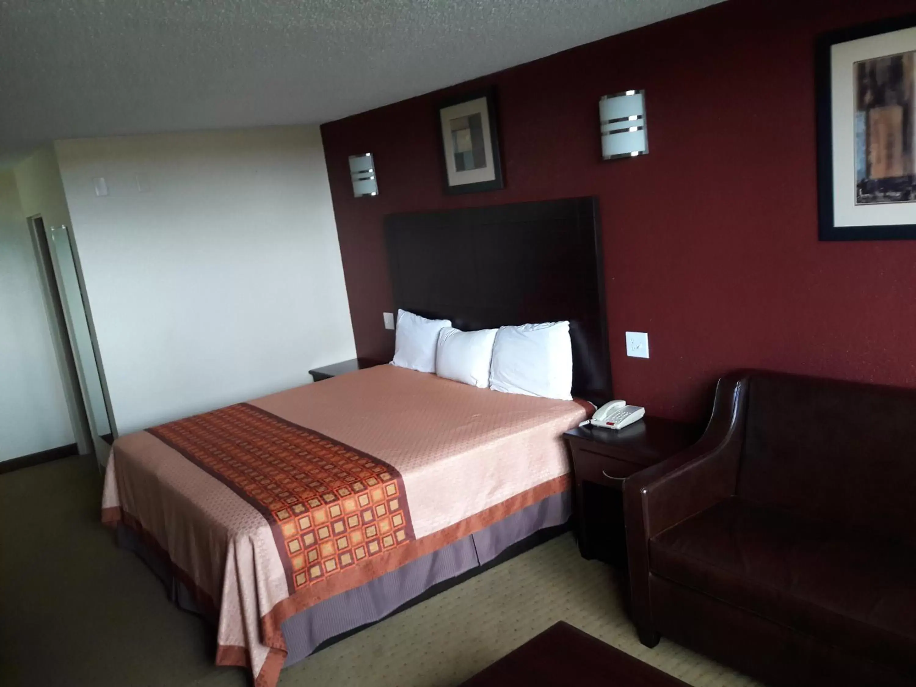 Bed in Americas Best Value Inn & Suites-Texas City/La Marque