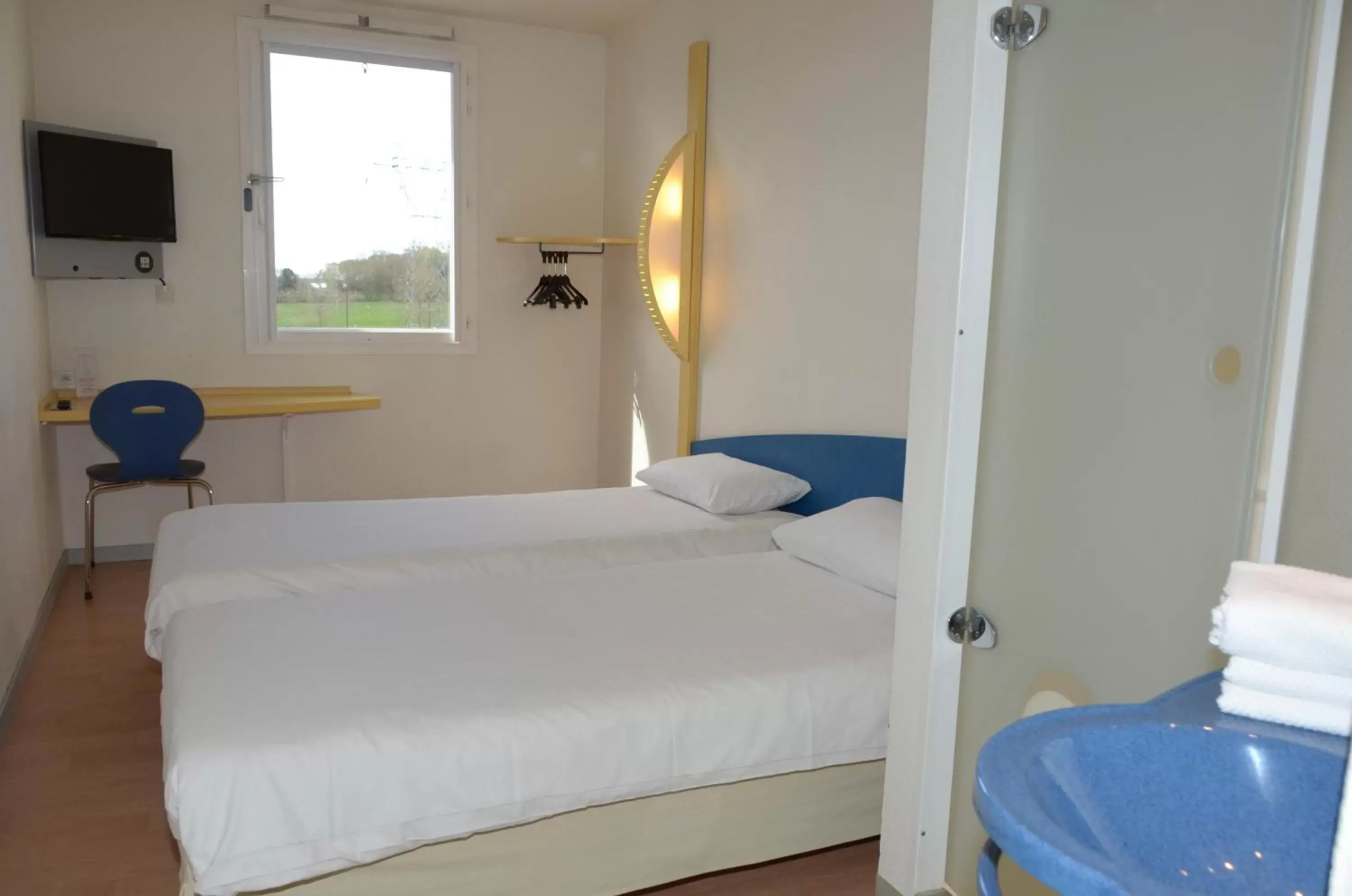 Photo of the whole room, Bed in ibis budget Nevers Varennes Vauzelles