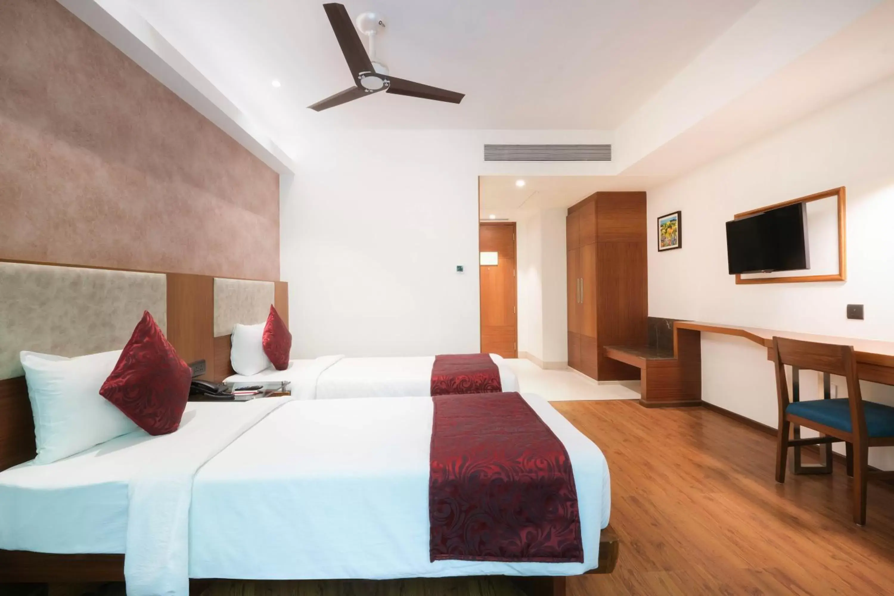 Bed in 7 Apple Hotel - Viman Nagar Pune