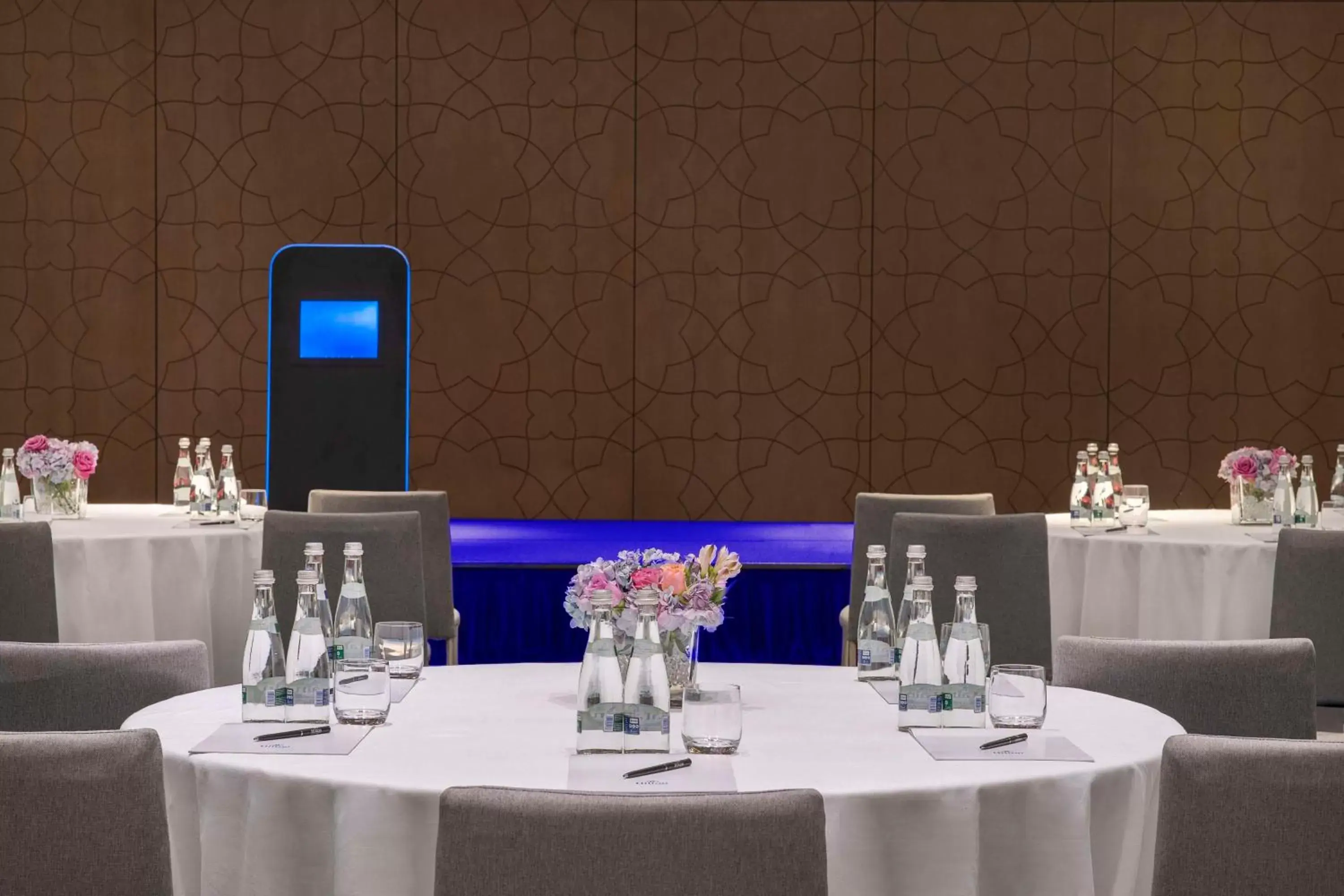 Meeting/conference room, Restaurant/Places to Eat in Hilton Abu Dhabi Yas Island