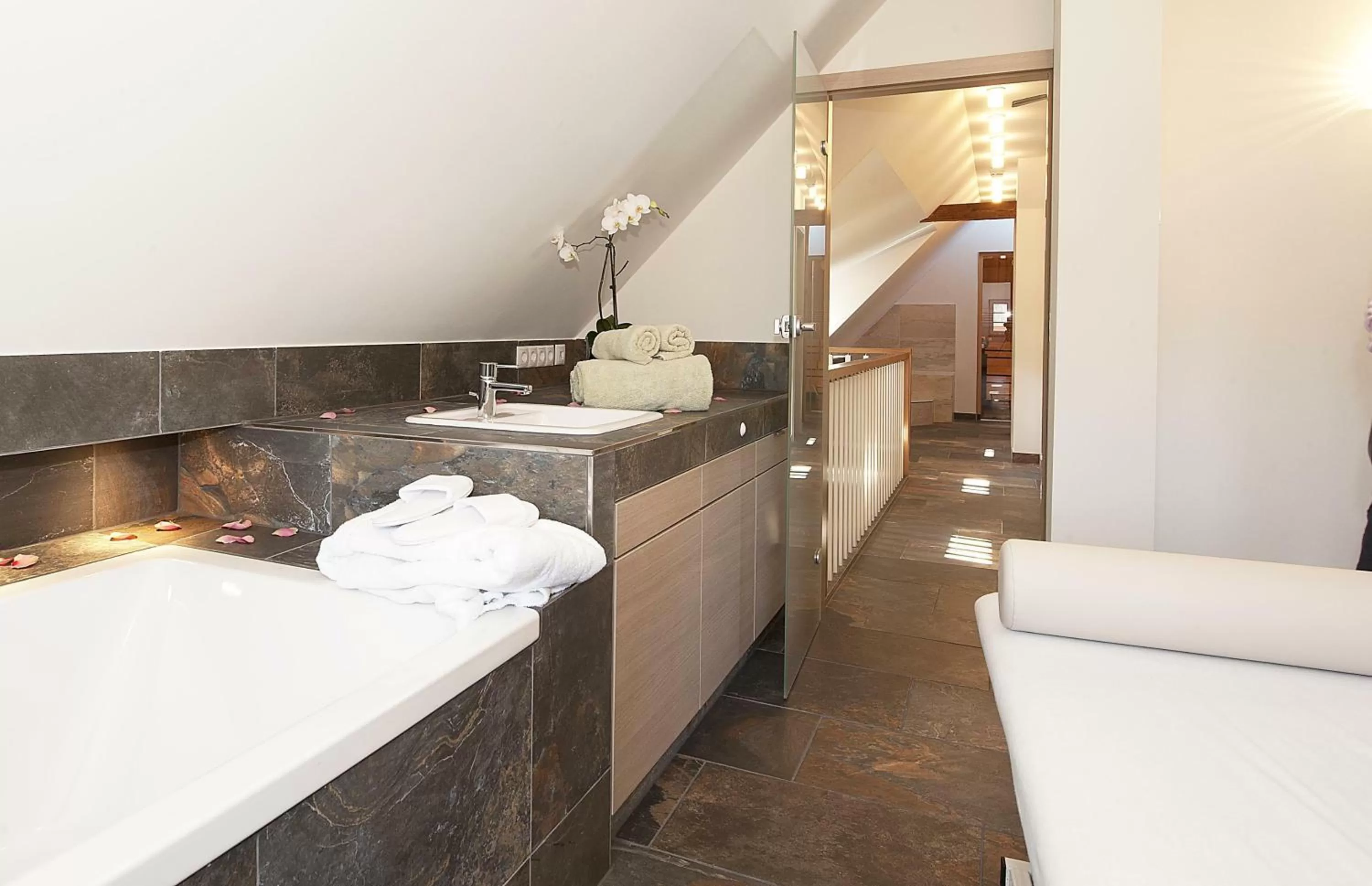 Massage, Bathroom in Hotel Ettrich & Elbresort Rathen