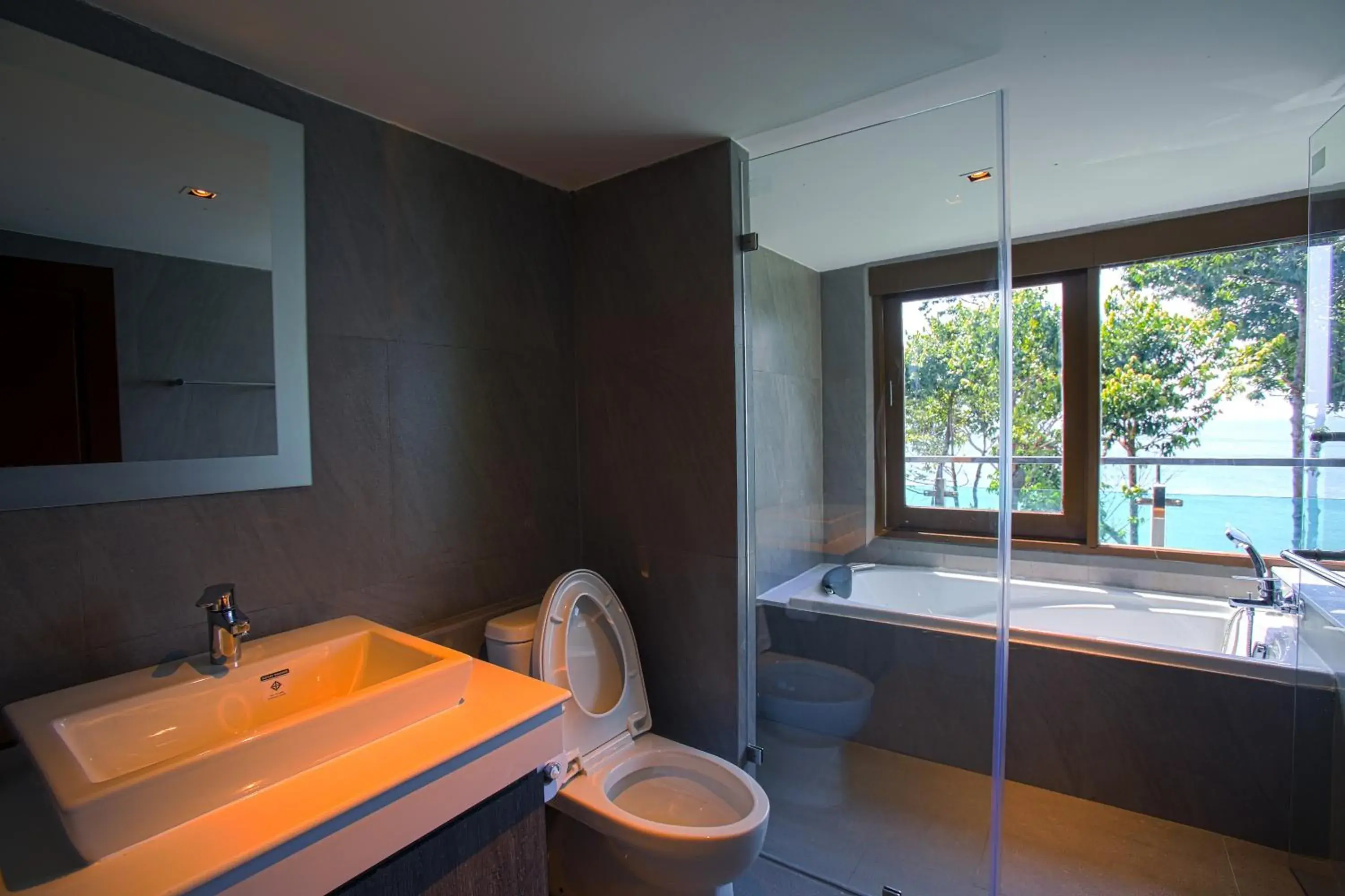 Bathroom in Cliff Lanta Suite-Koh Lanta Krabi