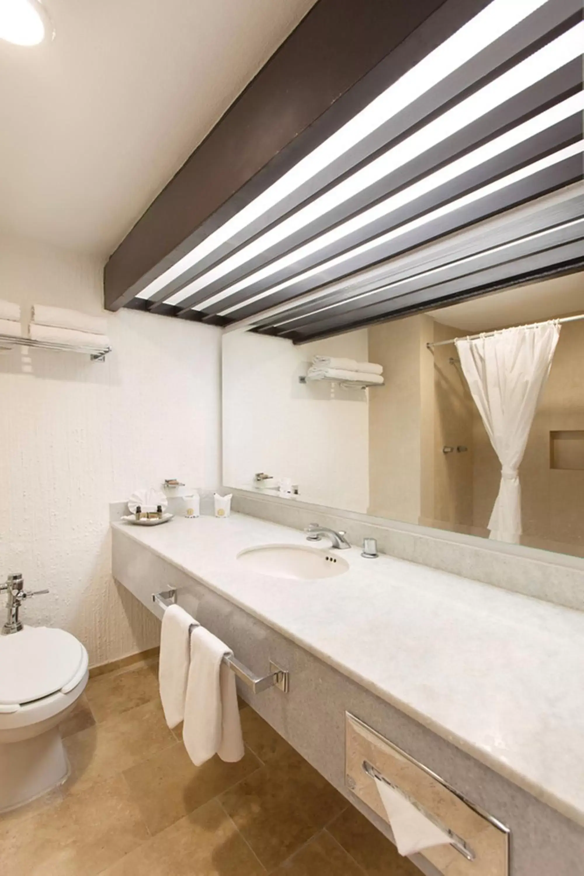 Toilet, Bathroom in El Cid Granada Hotel & Country Club