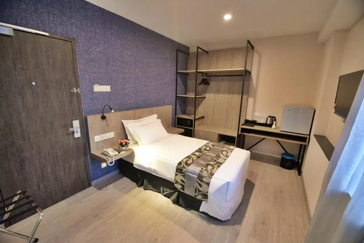 Bedroom in Diamond Inn