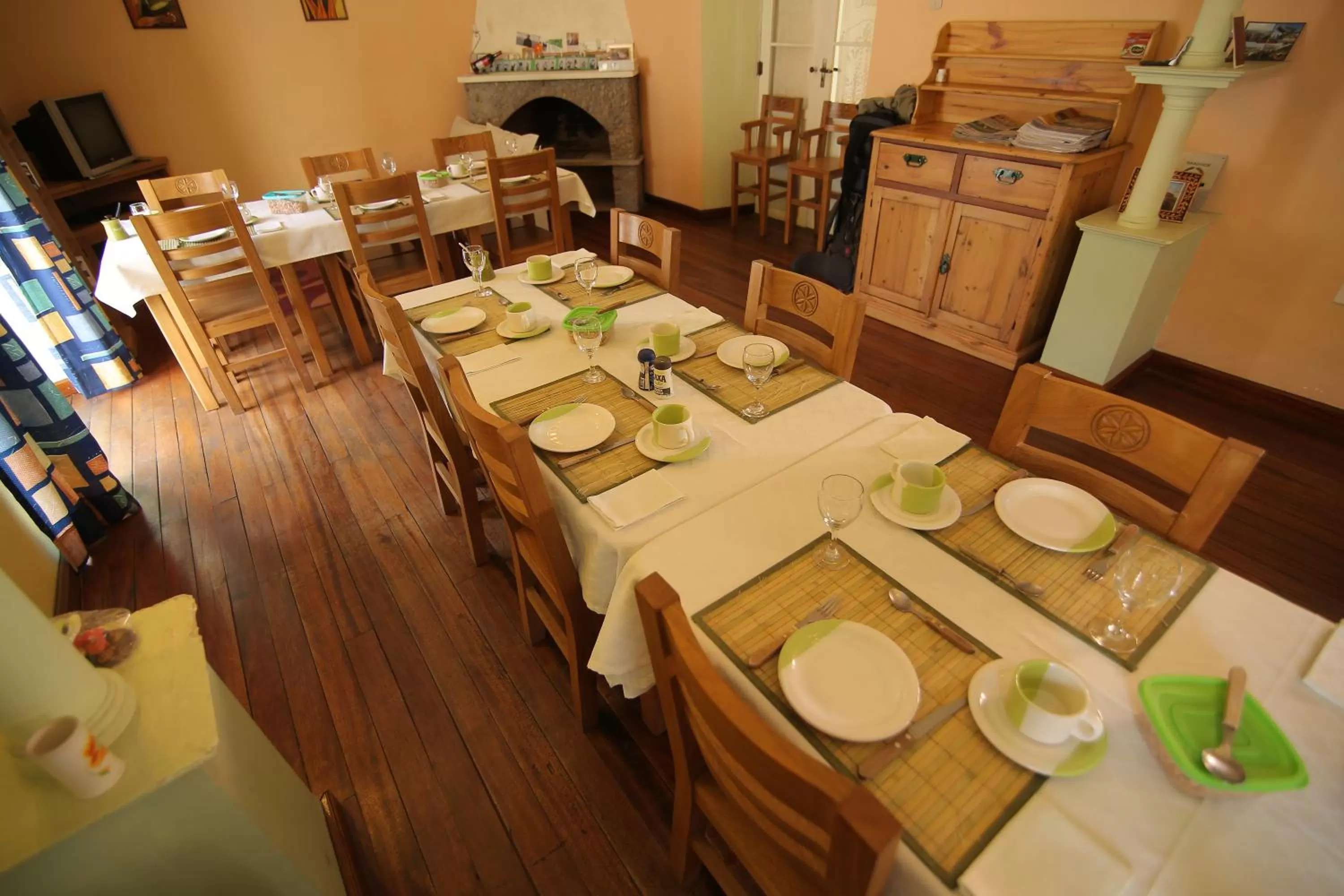 Property building, Restaurant/Places to Eat in Casa Verde B&B