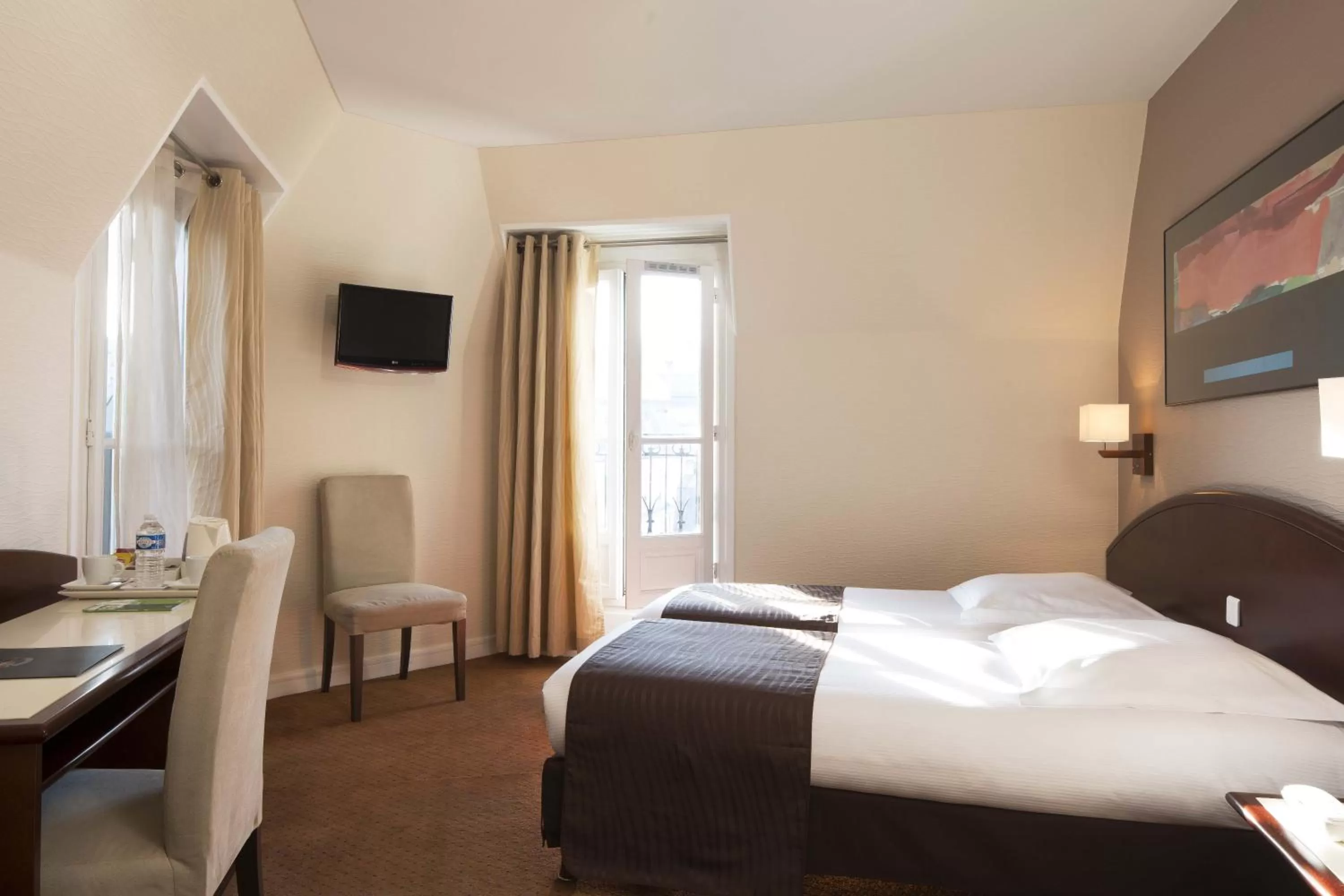 Bed in Excelsior Opera