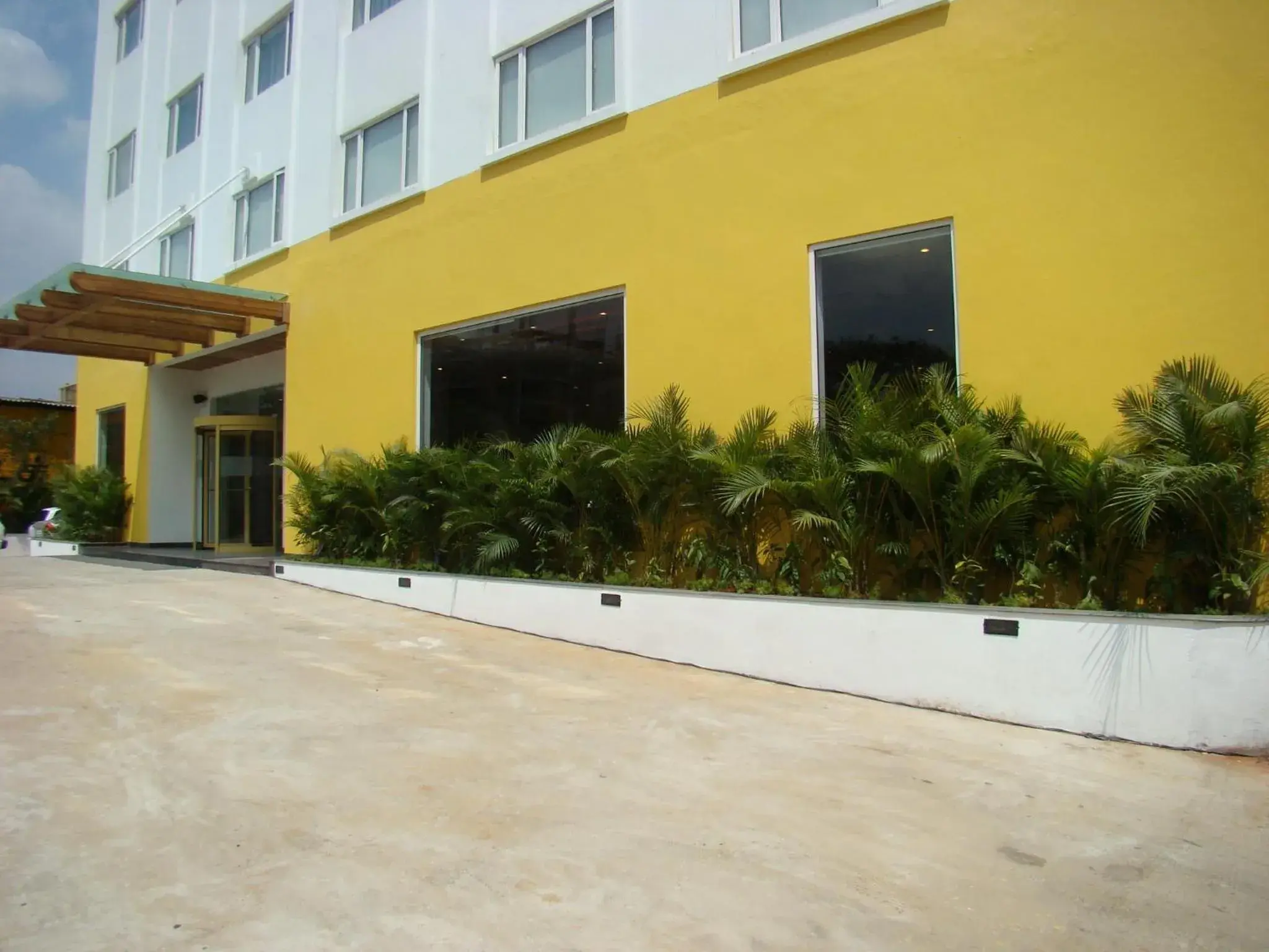 Facade/entrance in Lemon Tree Hotel Chennai