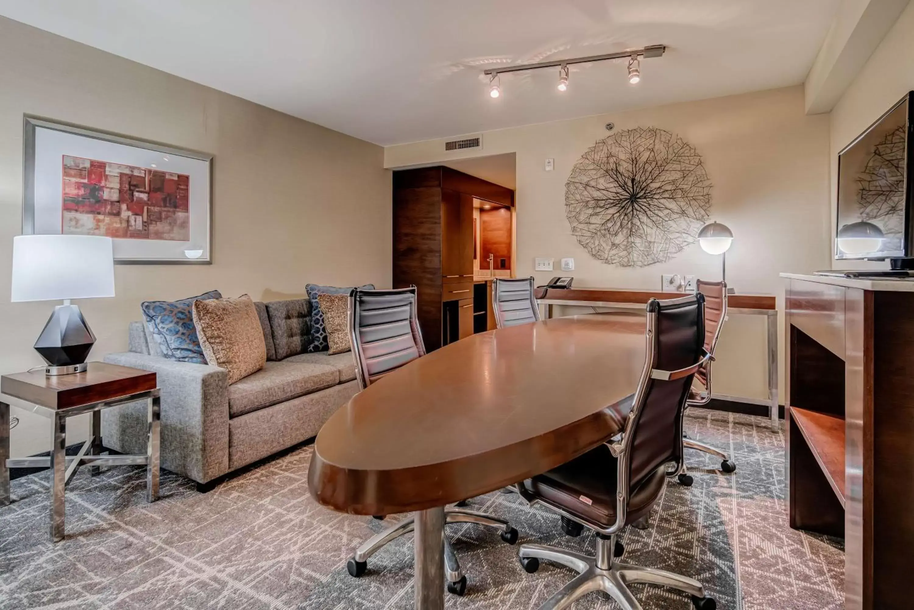 Bedroom in Embassy Suites Atlanta - Kennesaw Town Center