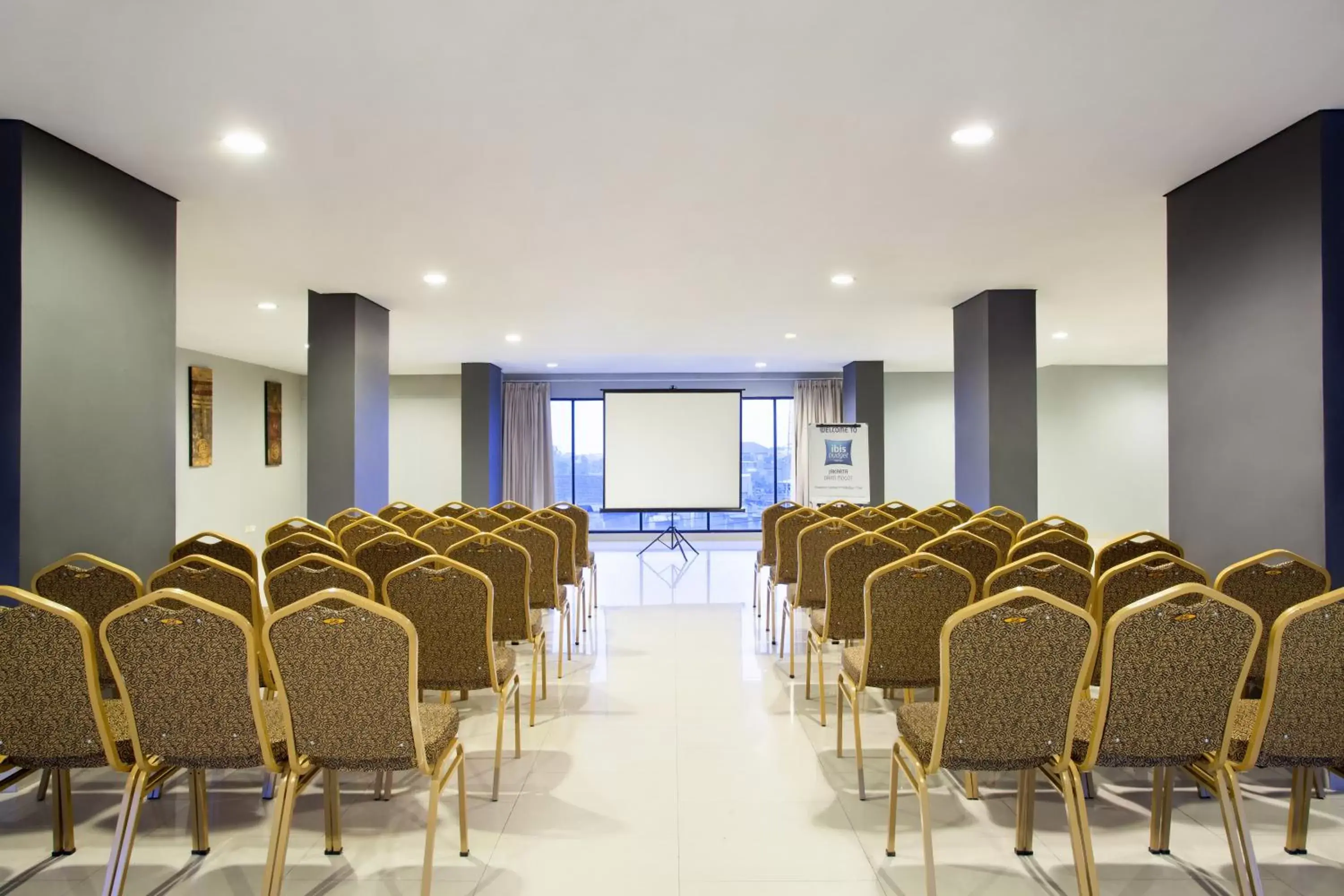 Meeting/conference room in Ibis Budget Jakarta Daan Mogot