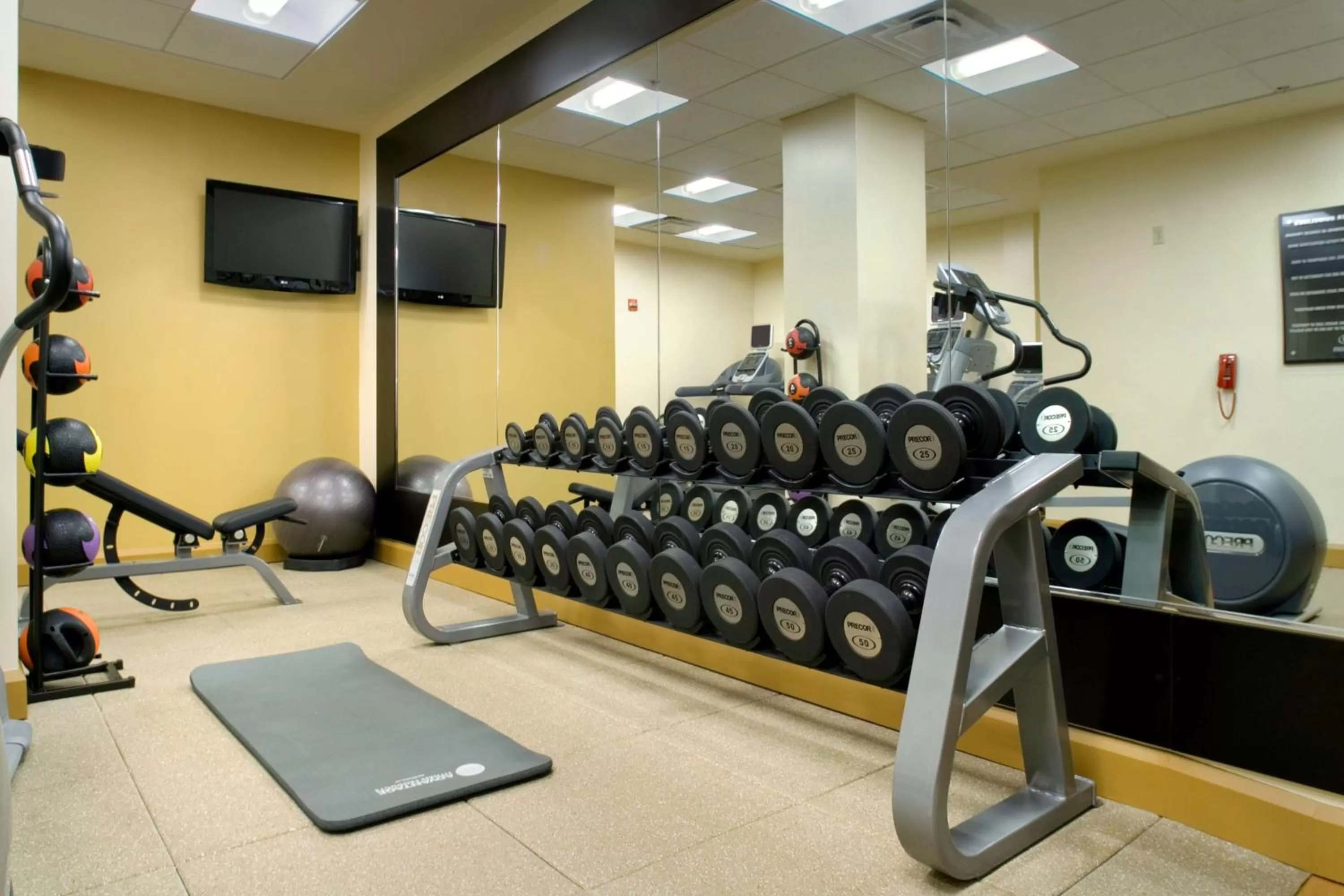 Fitness centre/facilities in Hilton Arlington
