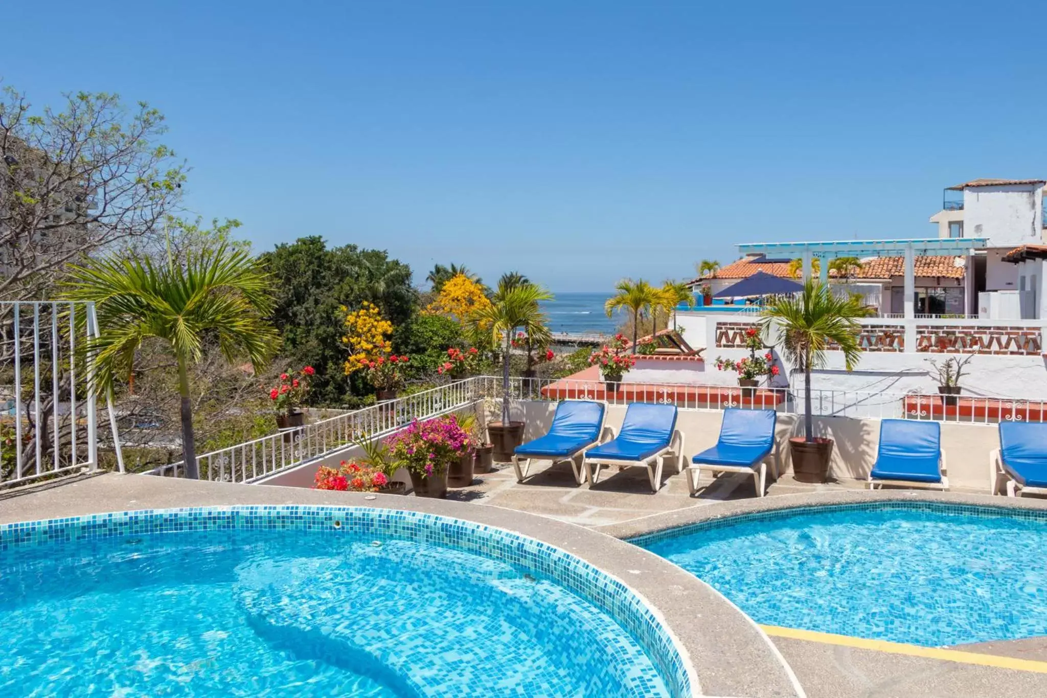 Swimming Pool in Suites Plaza del Rio - Family Hotel Malecón Centro