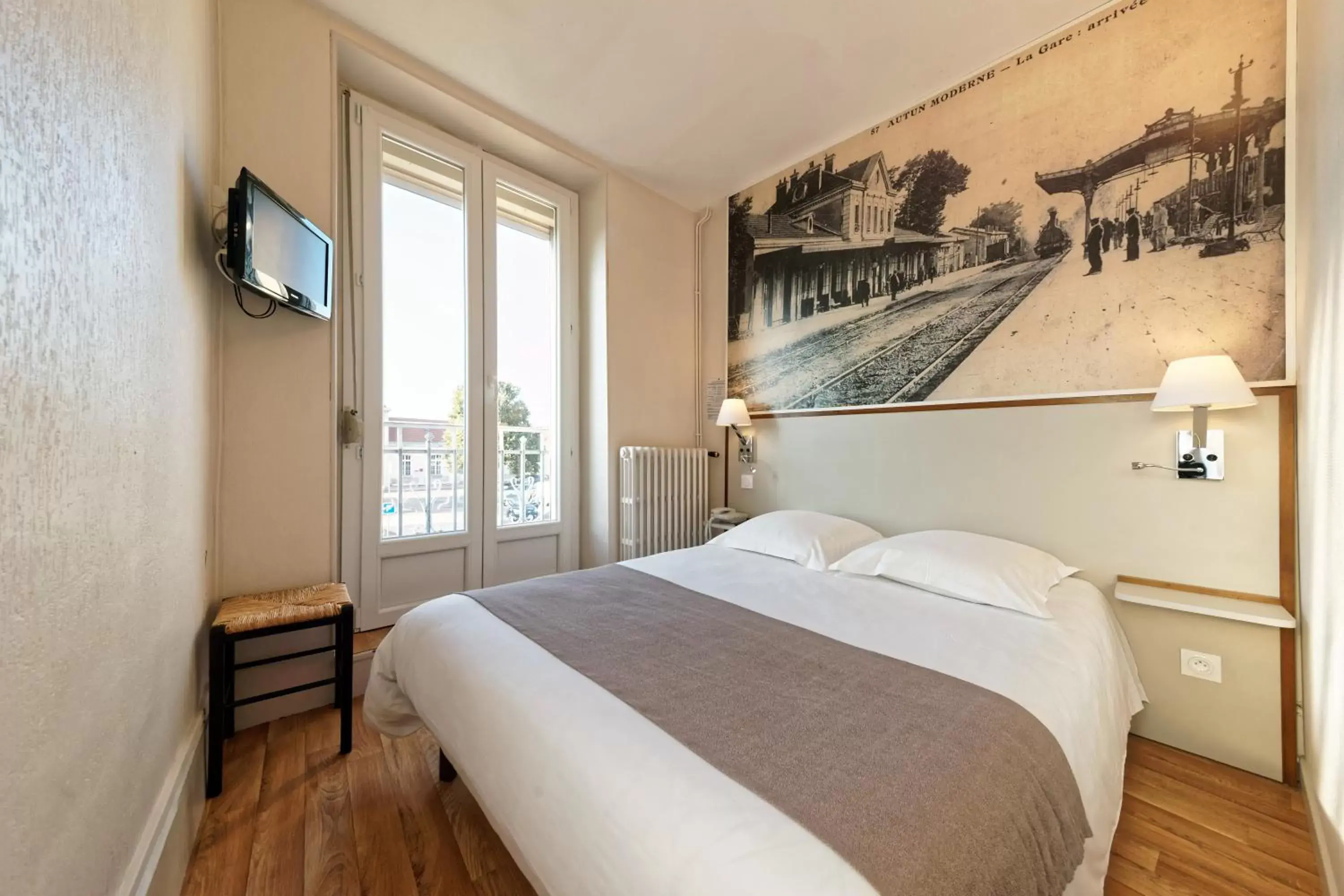 Photo of the whole room, Bed in Logis Hôtel Du Commerce