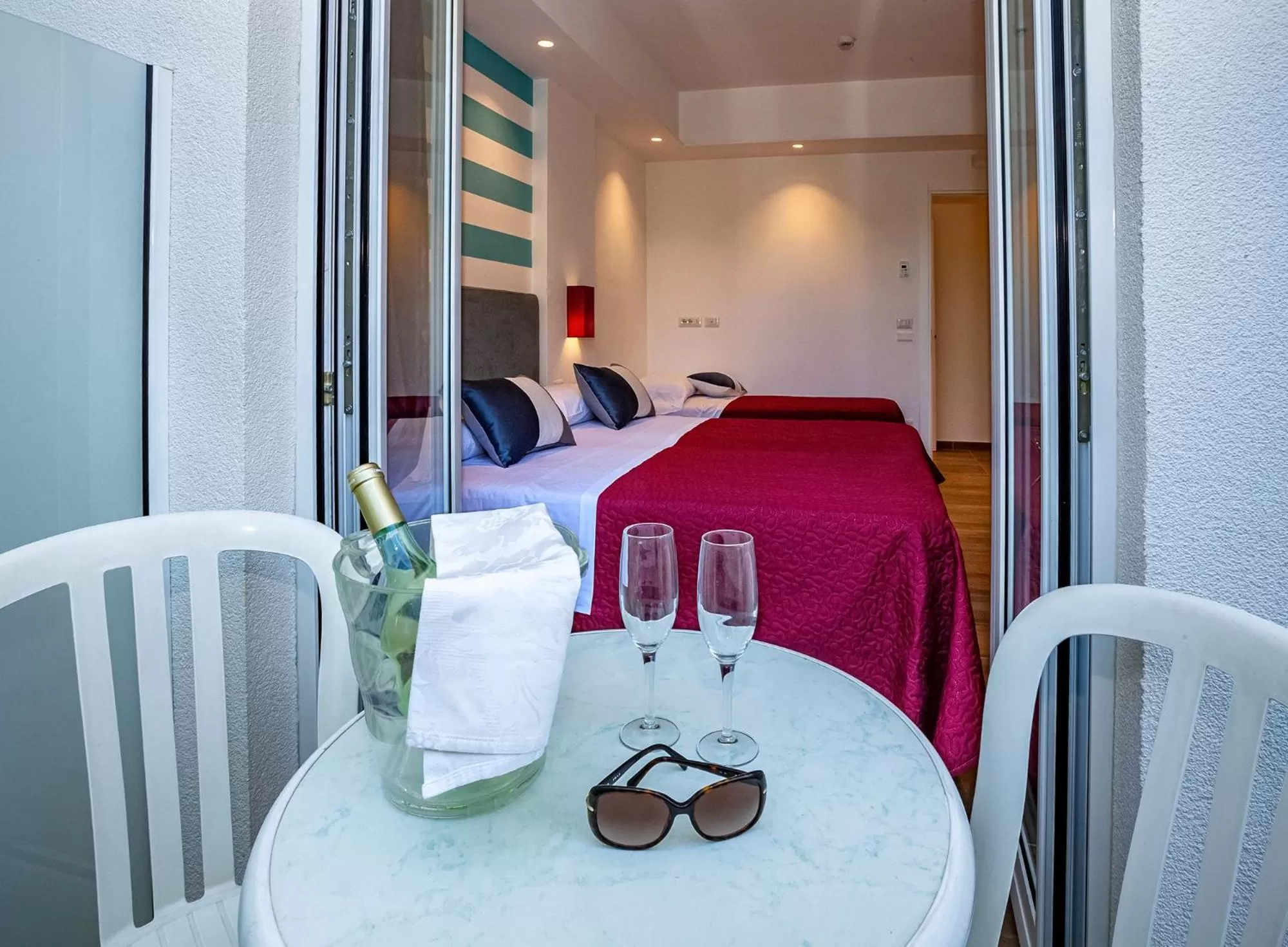 View (from property/room), Bed in Hotel Angelina