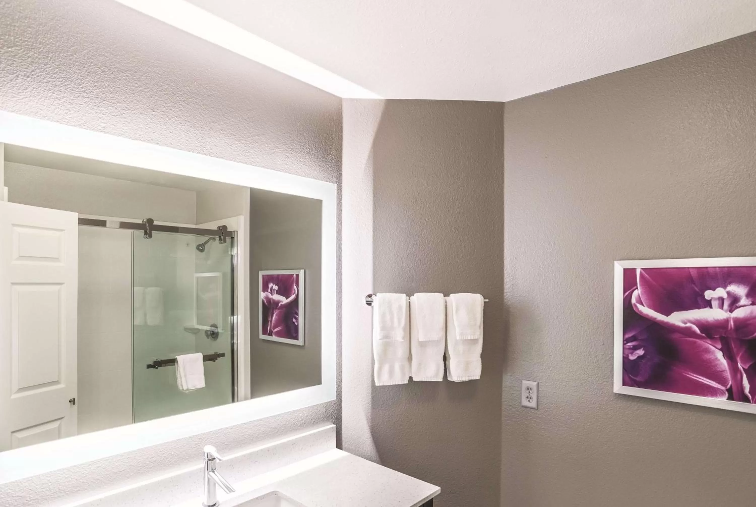 Photo of the whole room in La Quinta by Wyndham Flagstaff