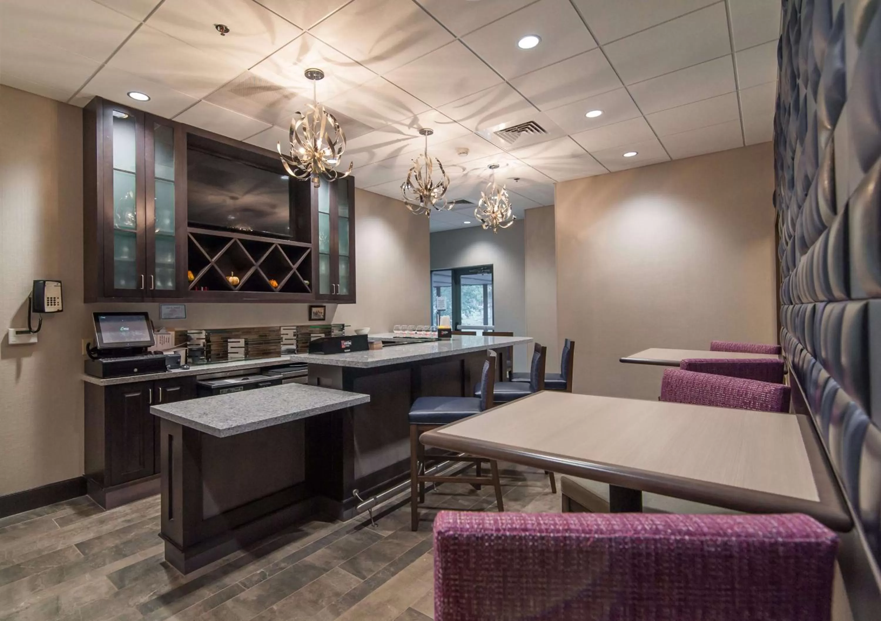 Lounge or bar in Hampton Inn Norwich