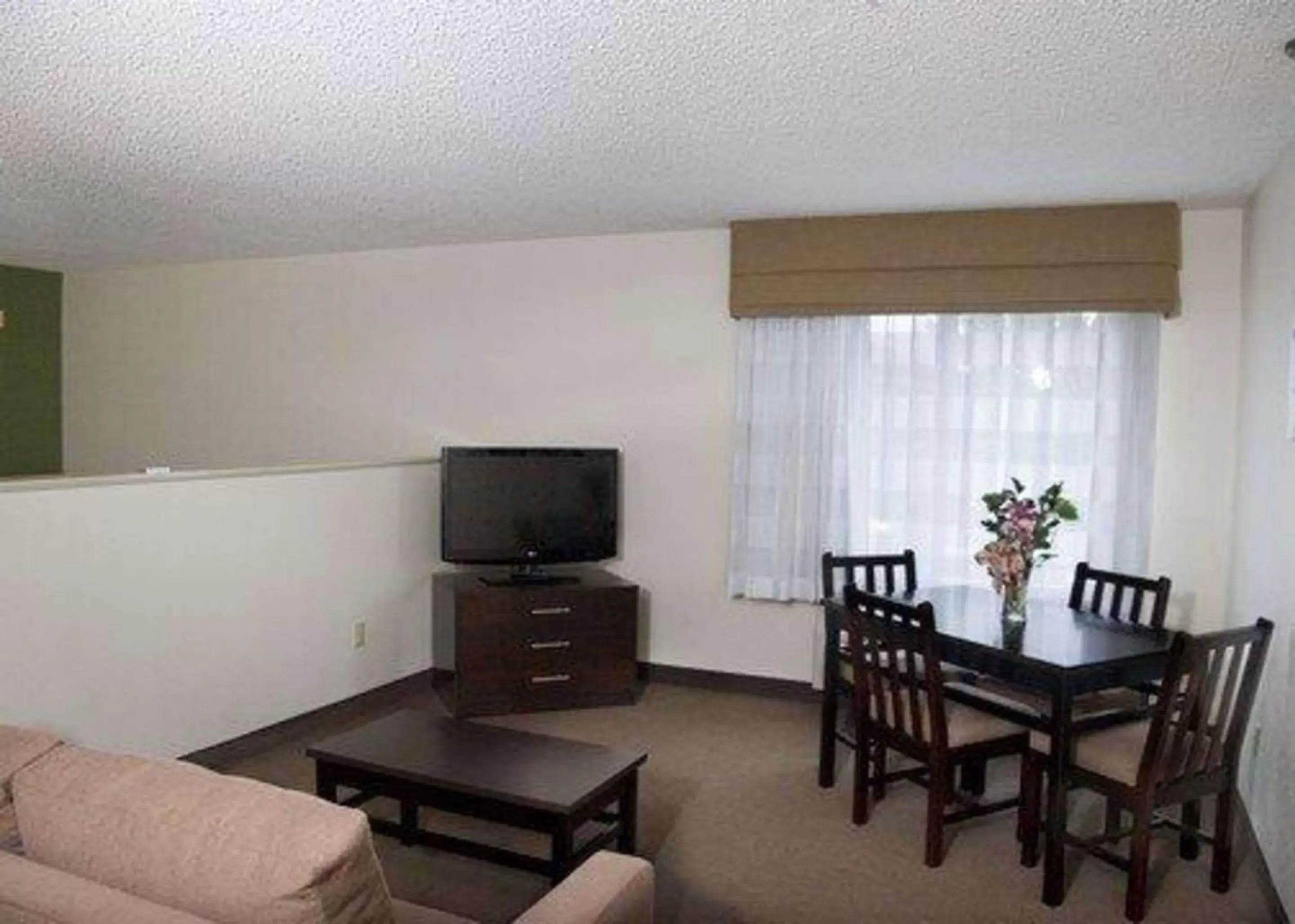 Photo of the whole room, TV/Entertainment Center in Sleep Inn Pasco Tri -Cities