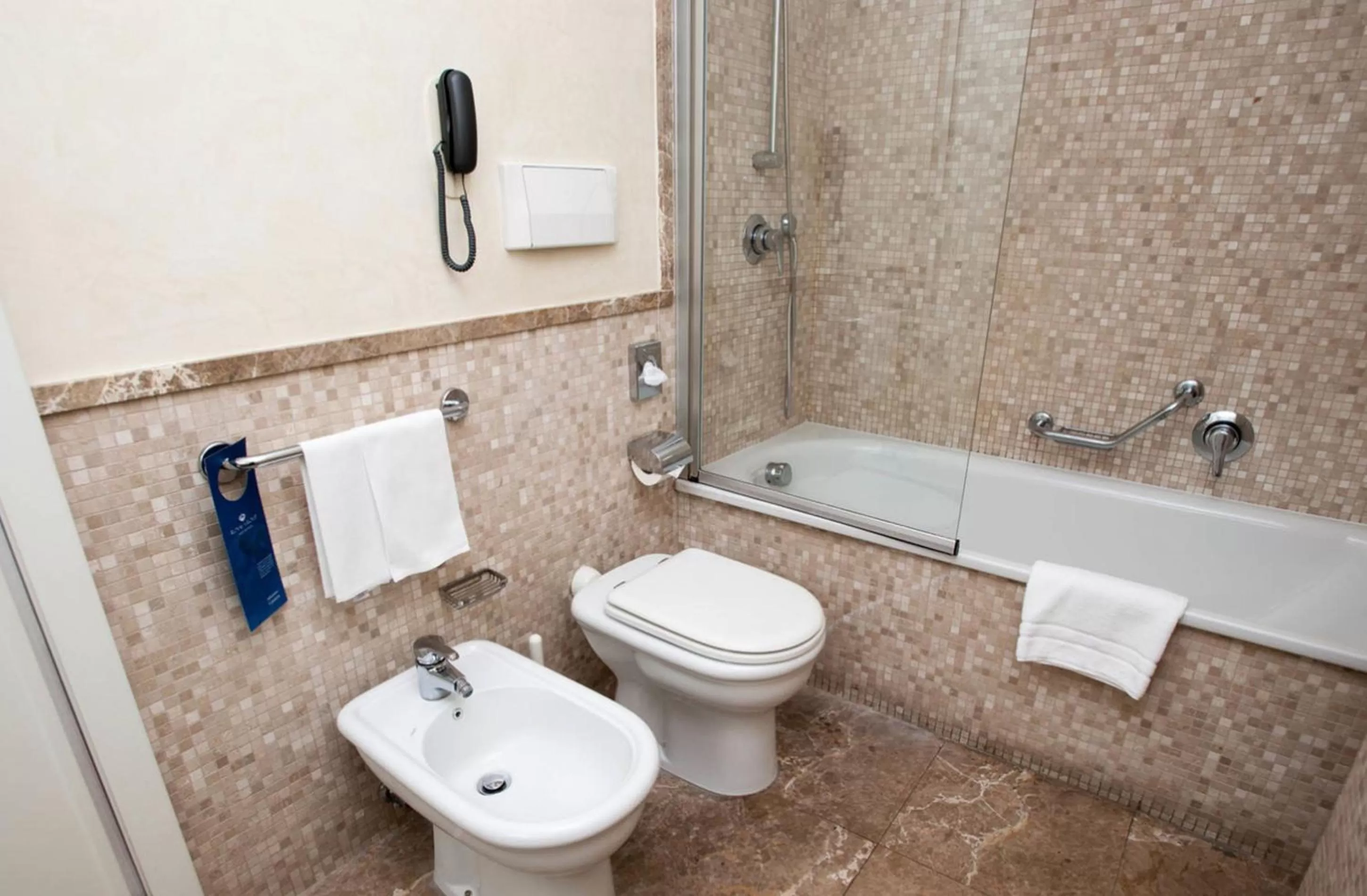 Bathroom in Hotel Royal Continental