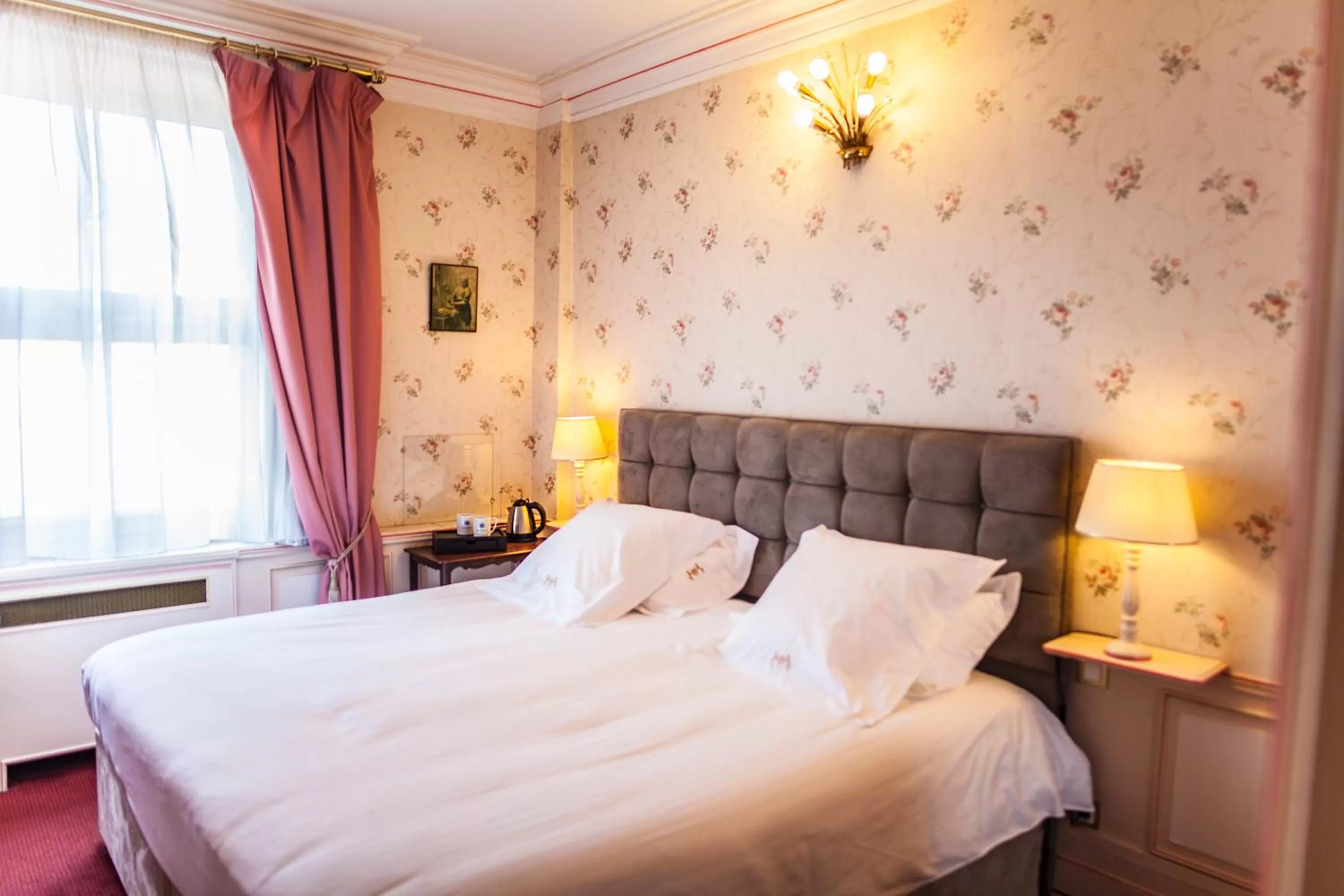 Photo of the whole room, Bed in Hotel Meurice