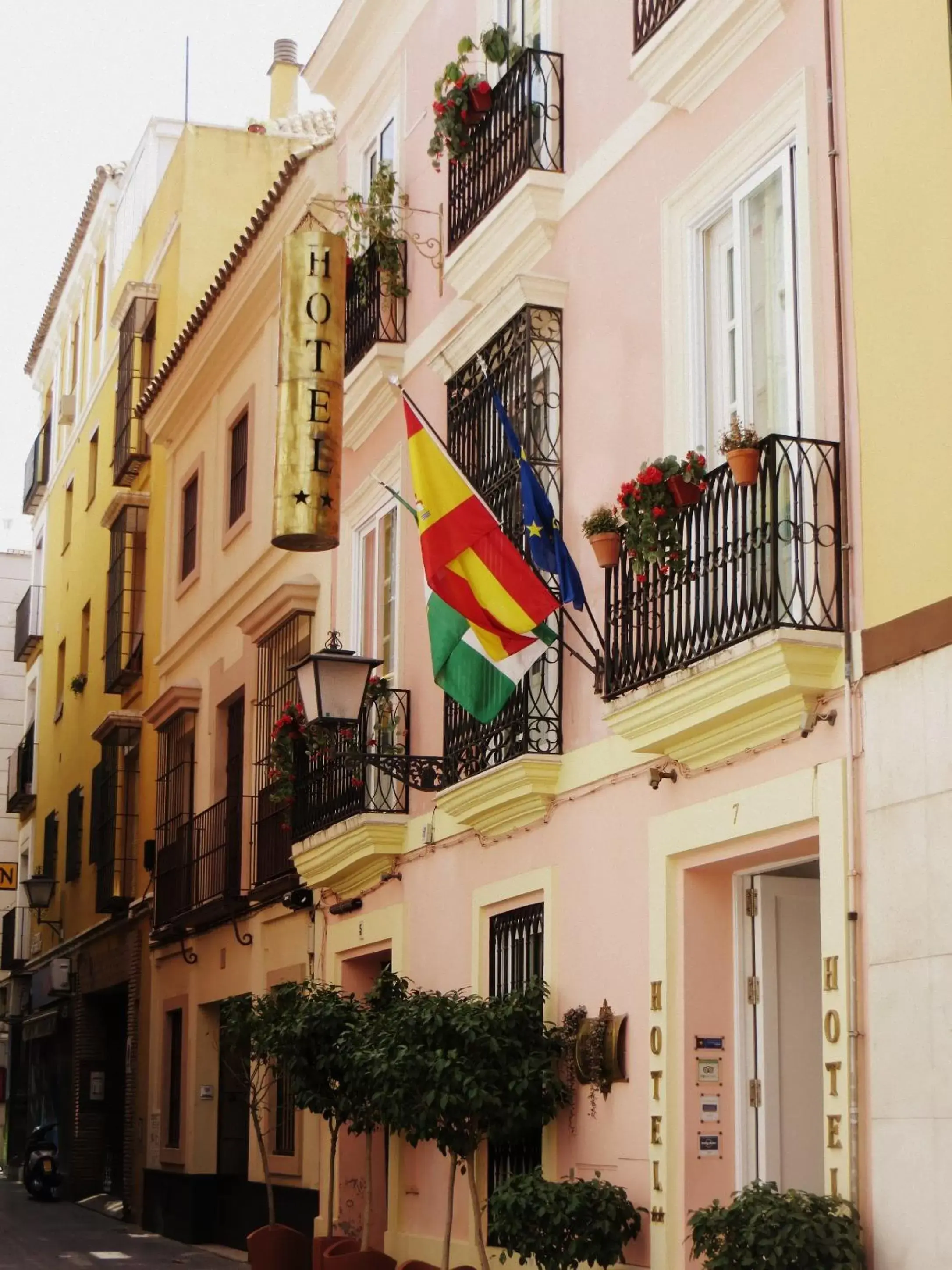 Facade/entrance, Neighborhood in Un Patio al Sur