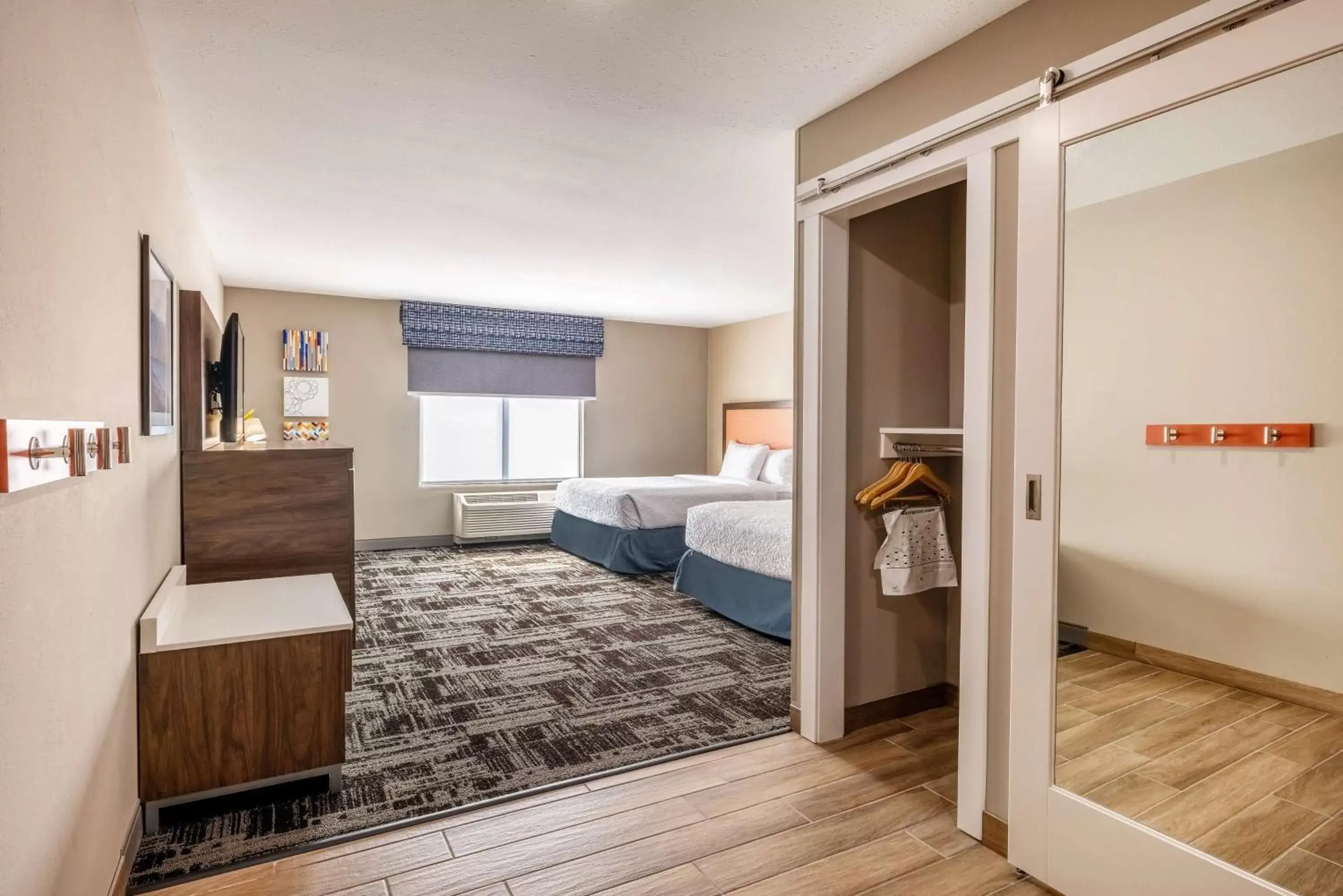 Bed in Hampton Inn & Suites Benton Harbor, MI Bed in Hampton Inn & Suites Benton Harbor, MI