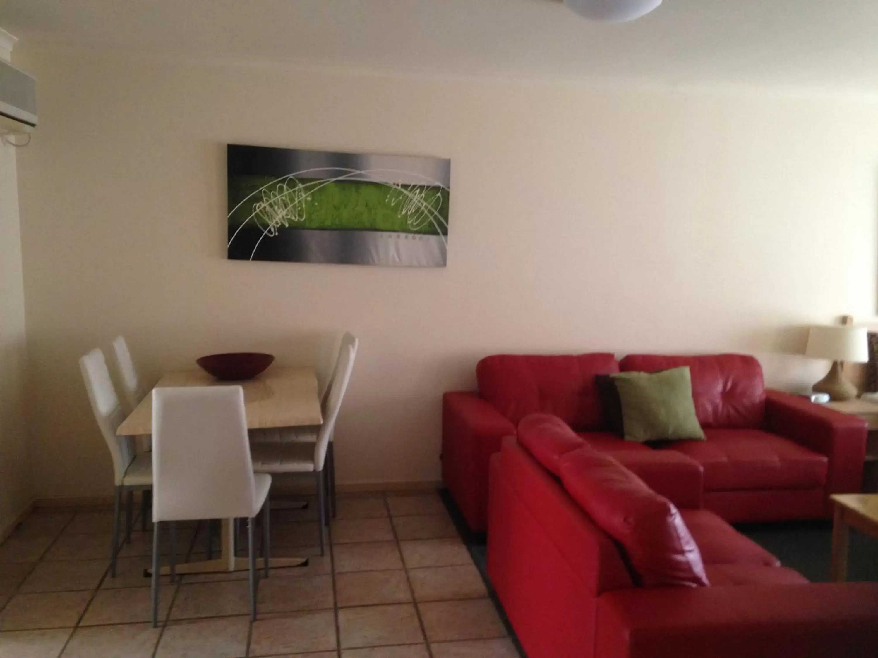 Living room, Seating Area in Beachcomber Motel & Apartments