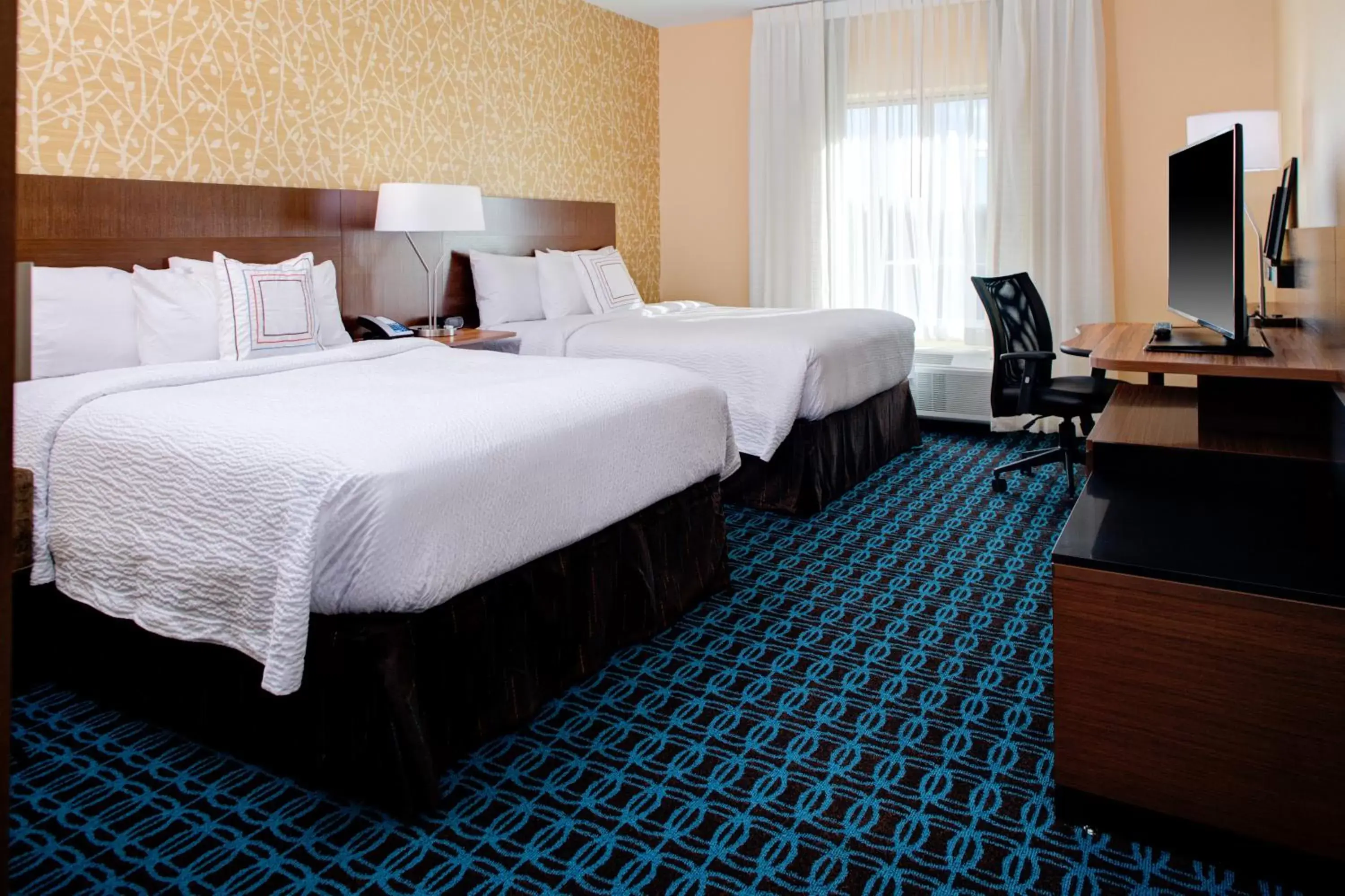 Bed in Fairfield Inn & Suites by Marriott Detroit Canton