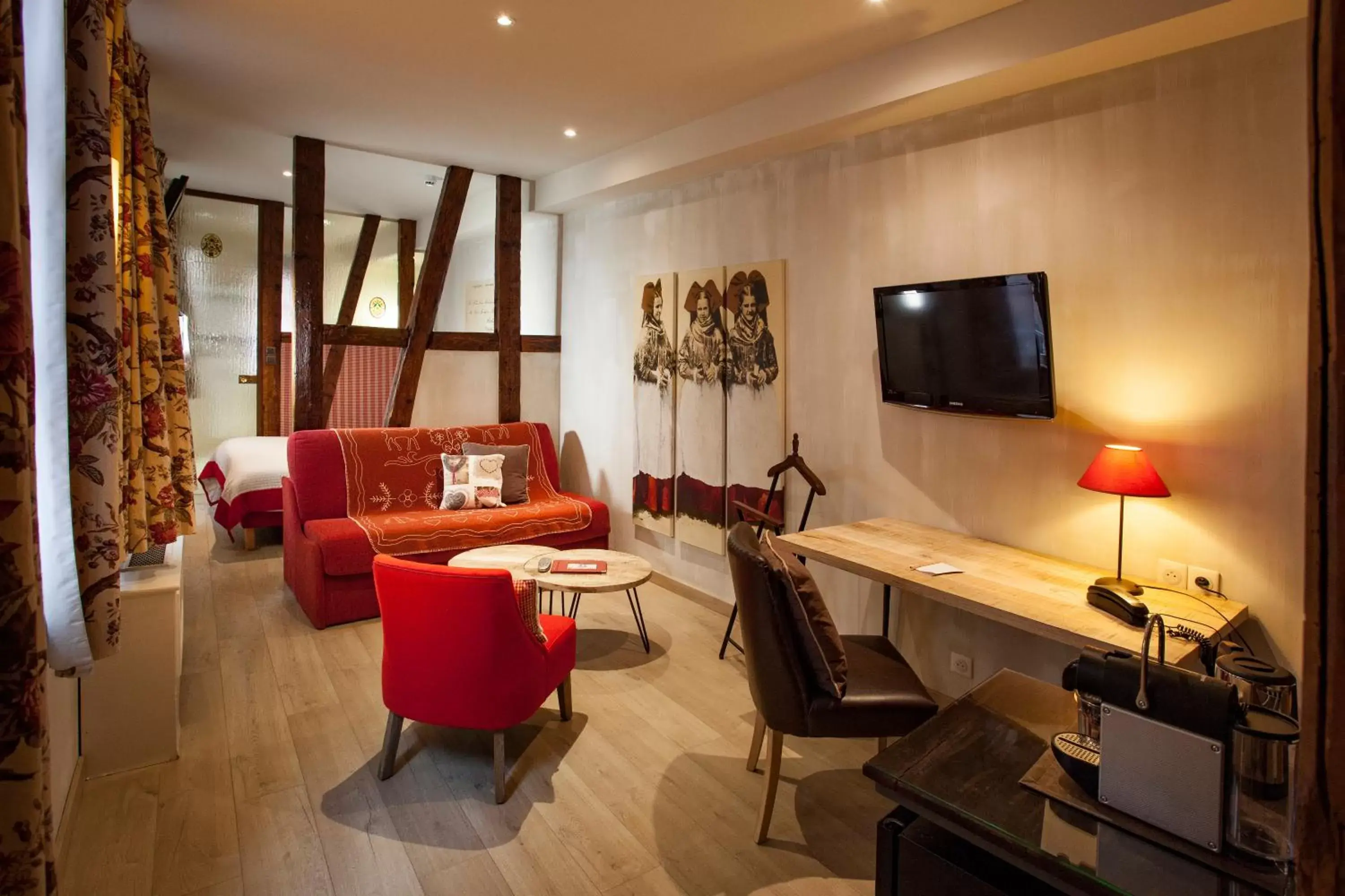 Suite with Balneo Bath or Shower in Hotel Beaucour Suite with Balneo Bath or Shower in Hotel Beaucour