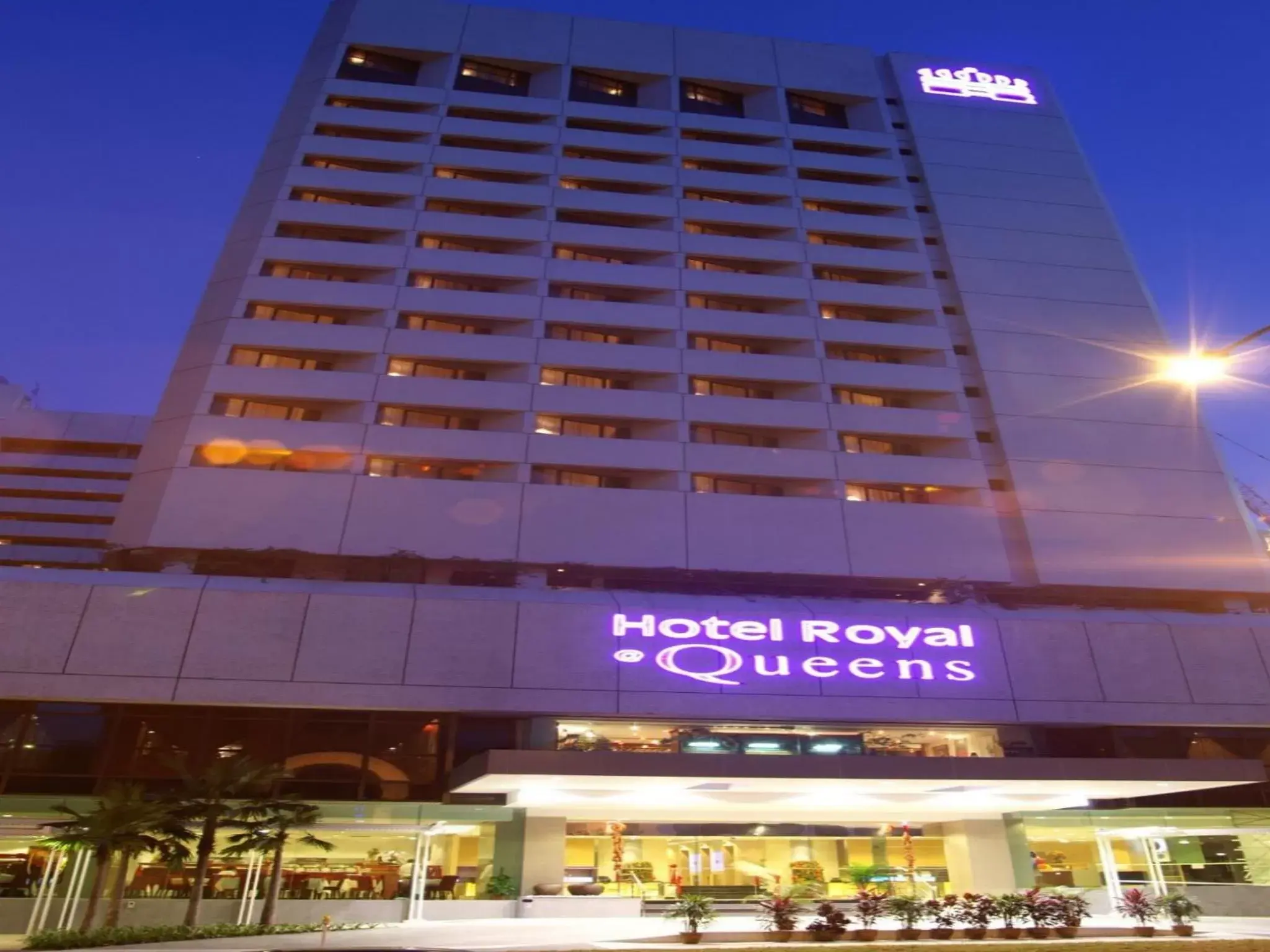 Facade/entrance, Property Building in Hotel Royal at Queens