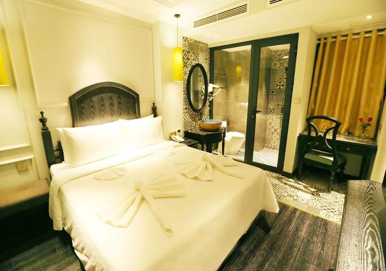 Deluxe Double Room in Hanoi Emerald Waters Hotel Valley