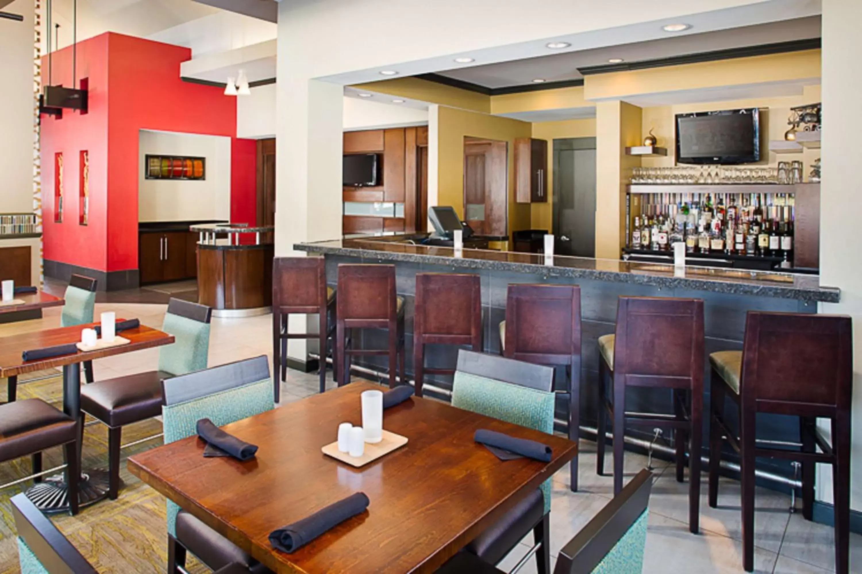Lounge or bar in Hilton Garden Inn Albany Airport Lounge or bar in Hilton Garden Inn Albany Airport