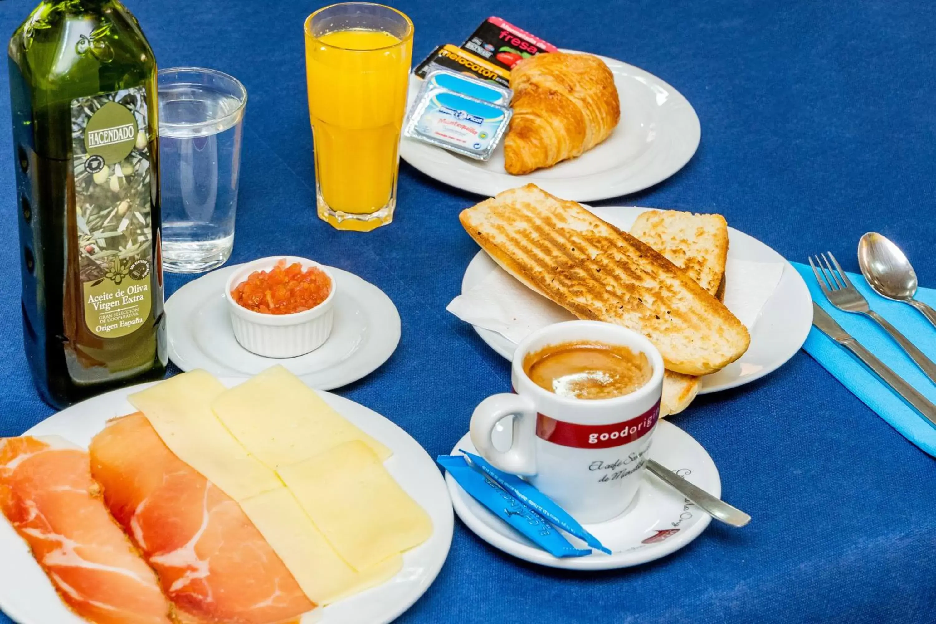 Food and drinks, Breakfast in Hotel Monreal Jumilla