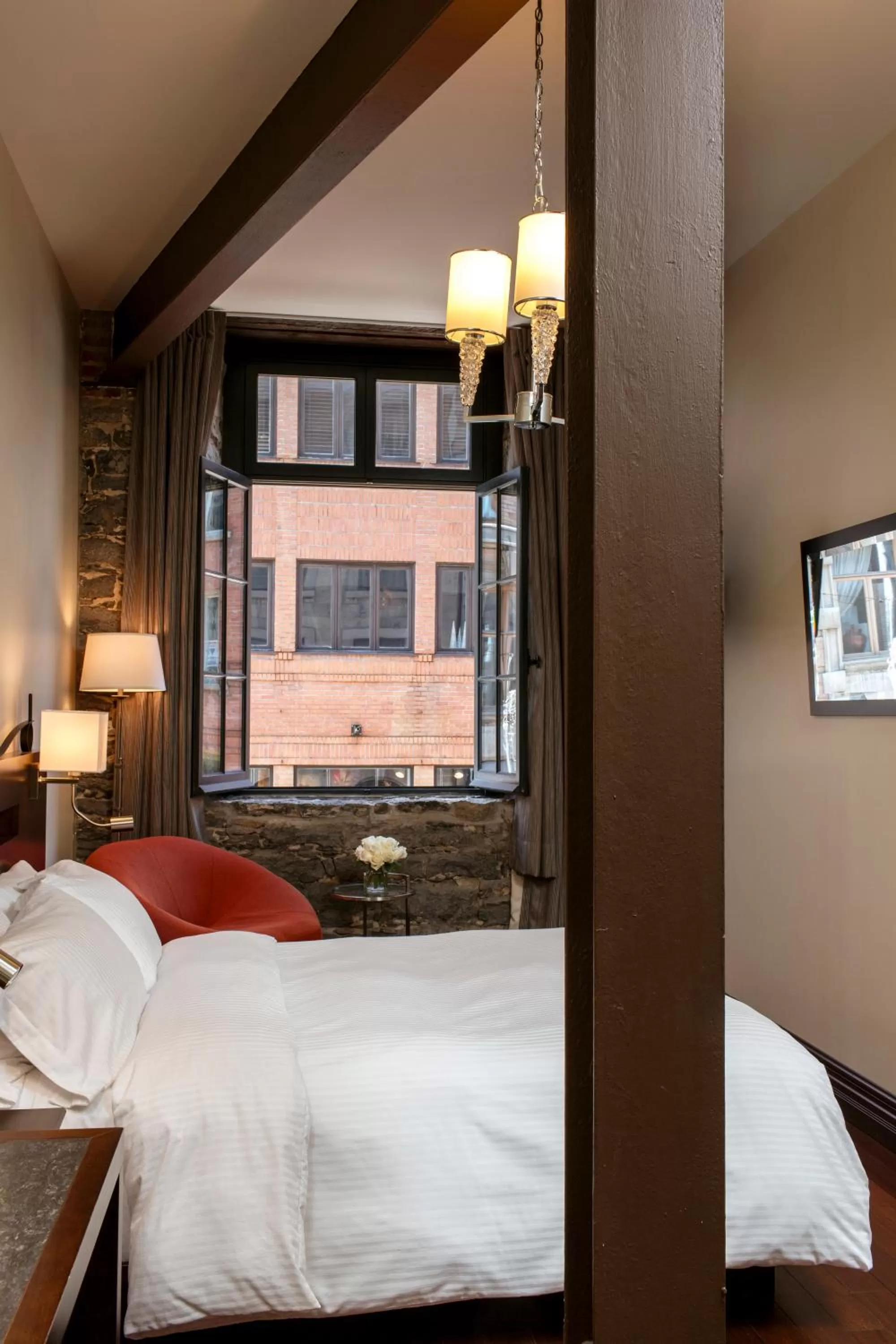 Deluxe Queen Room with St. Paul Street View in Auberge du Vieux Port by Gray Collection