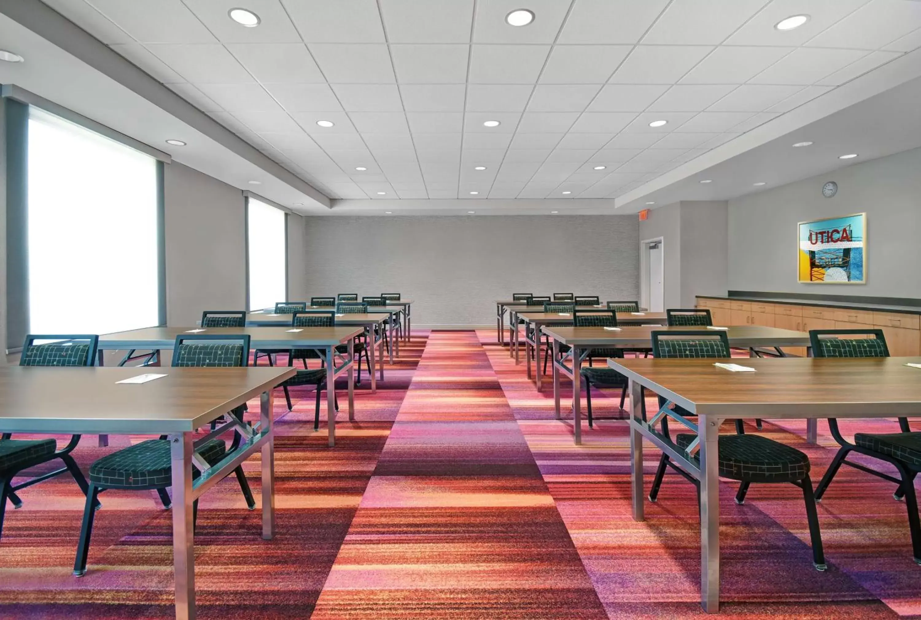 Meeting/conference room, Restaurant/Places to Eat in Home2 Suites By Hilton Utica, Ny