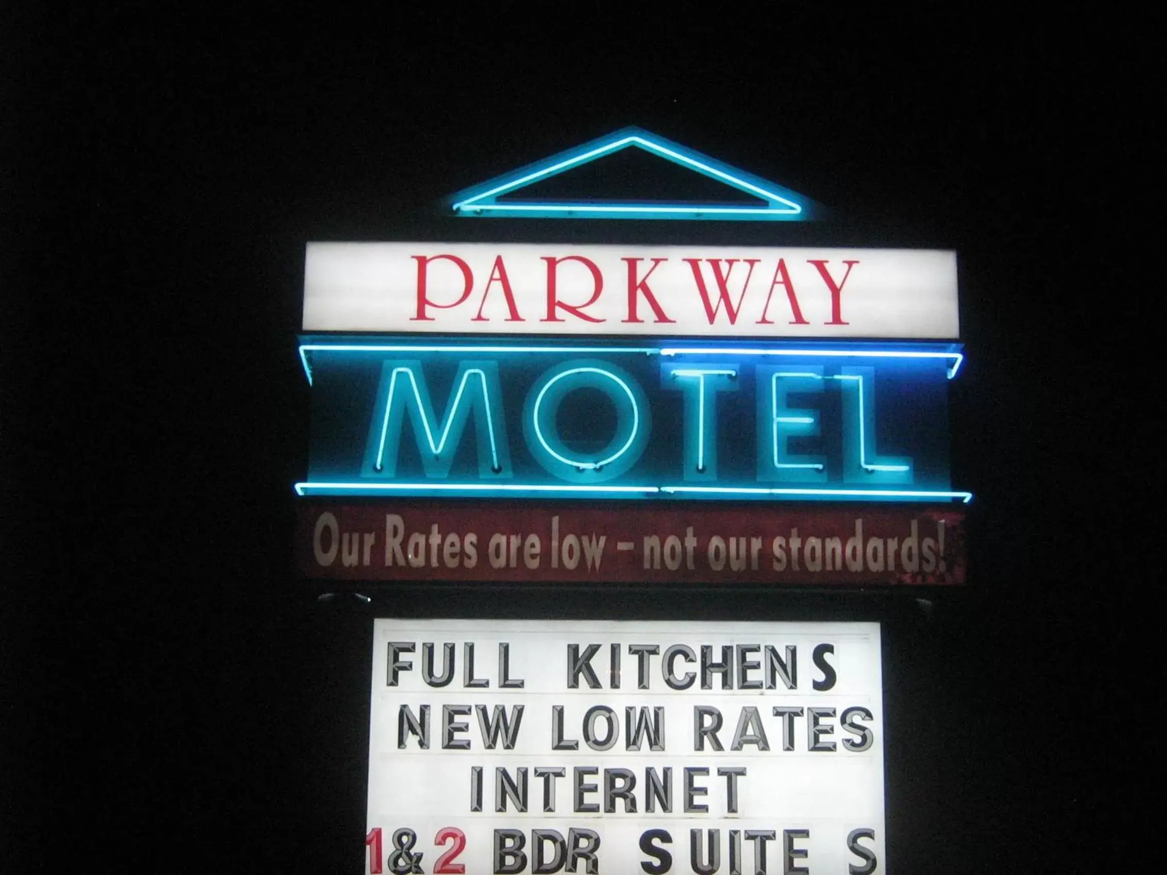 Logo/Certificate/Sign, Property Logo/Sign in Parkway Motel & European Lodges